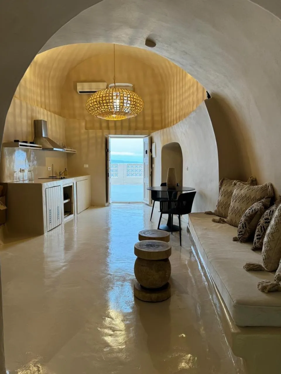 Kitchen or kitchenette in OIA UNIQUE HOMES by K&K