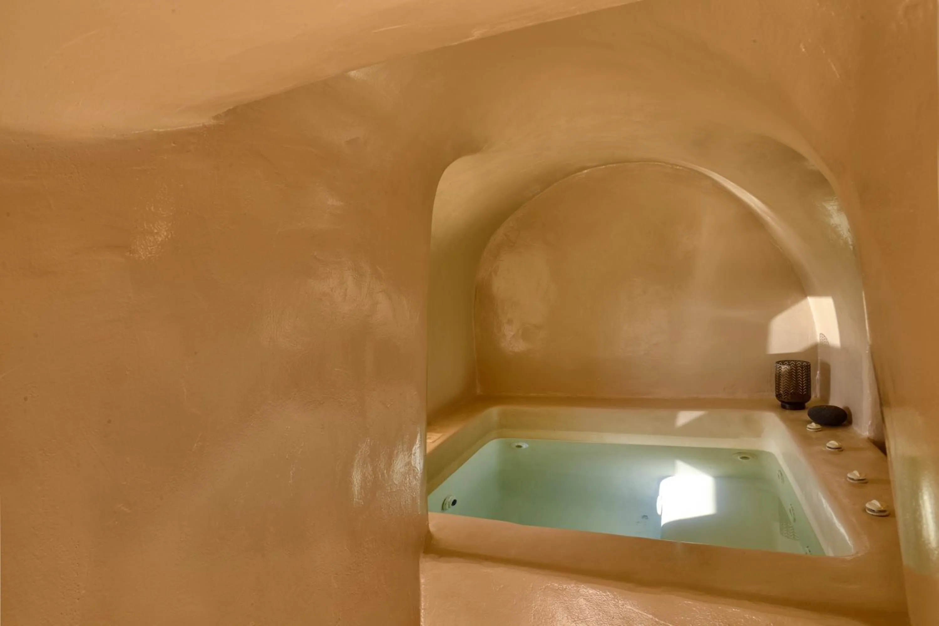 Hot Tub in OIA UNIQUE HOMES by K&K