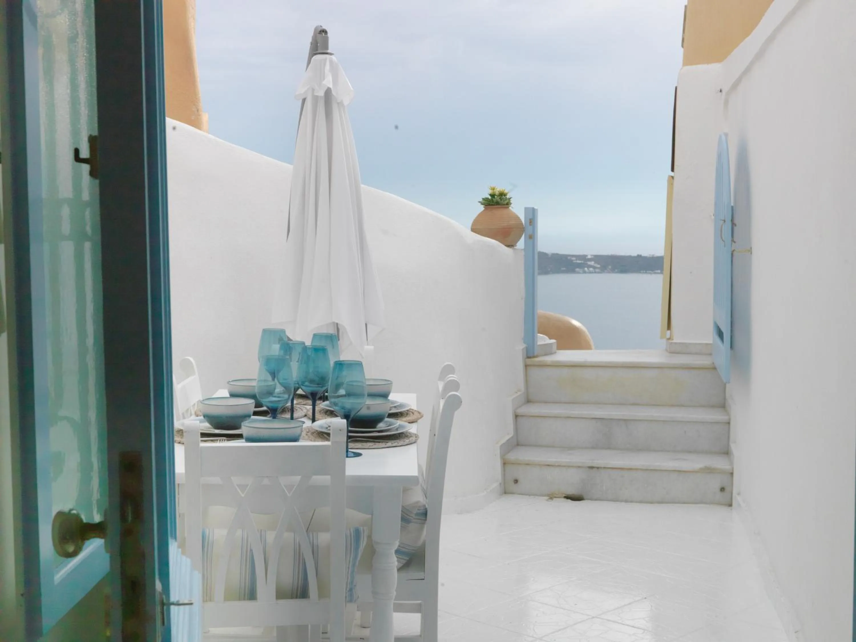 Balcony/Terrace in OIA UNIQUE HOMES by K&K