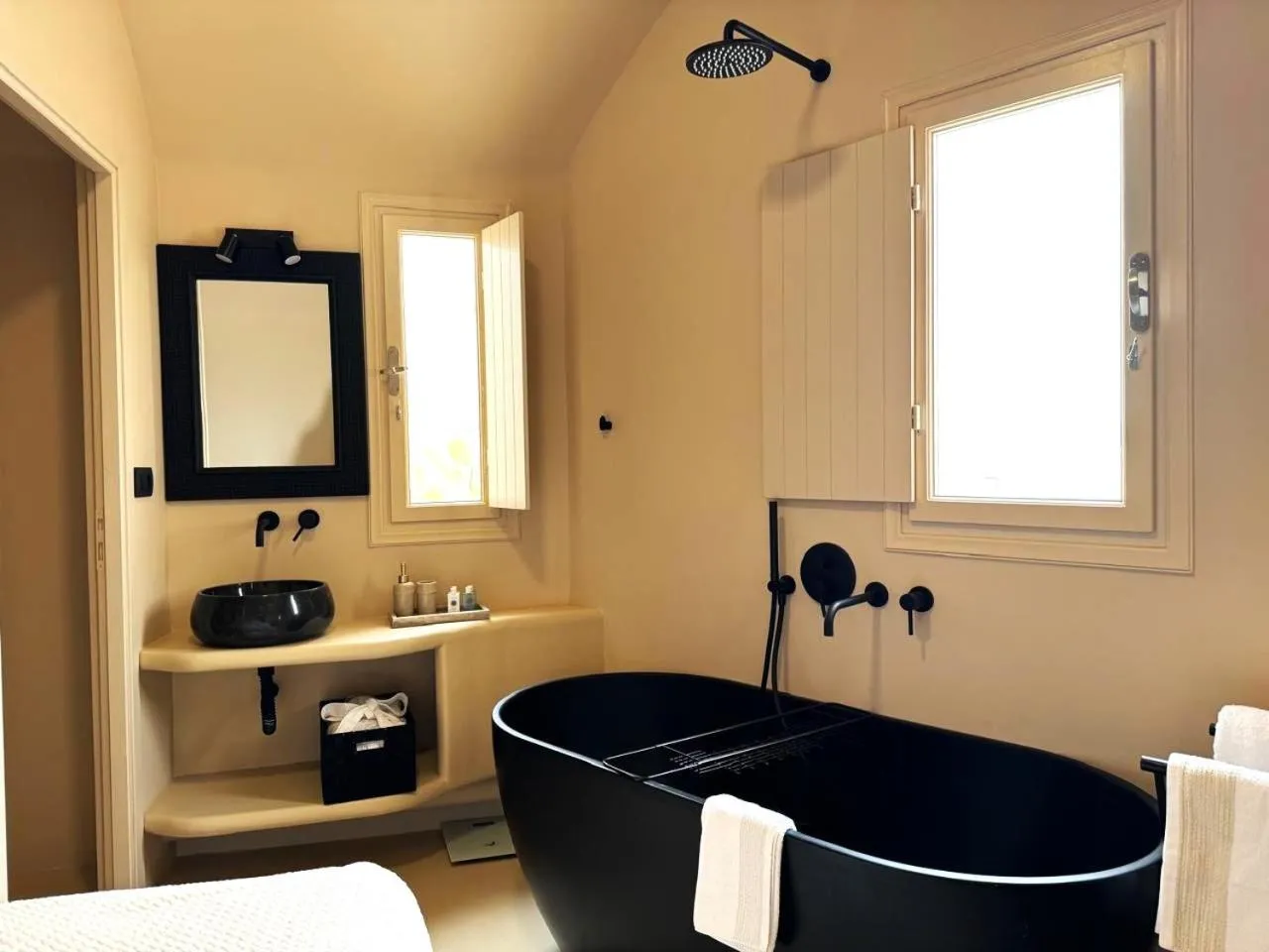 Bathroom in OIA UNIQUE HOMES by K&K