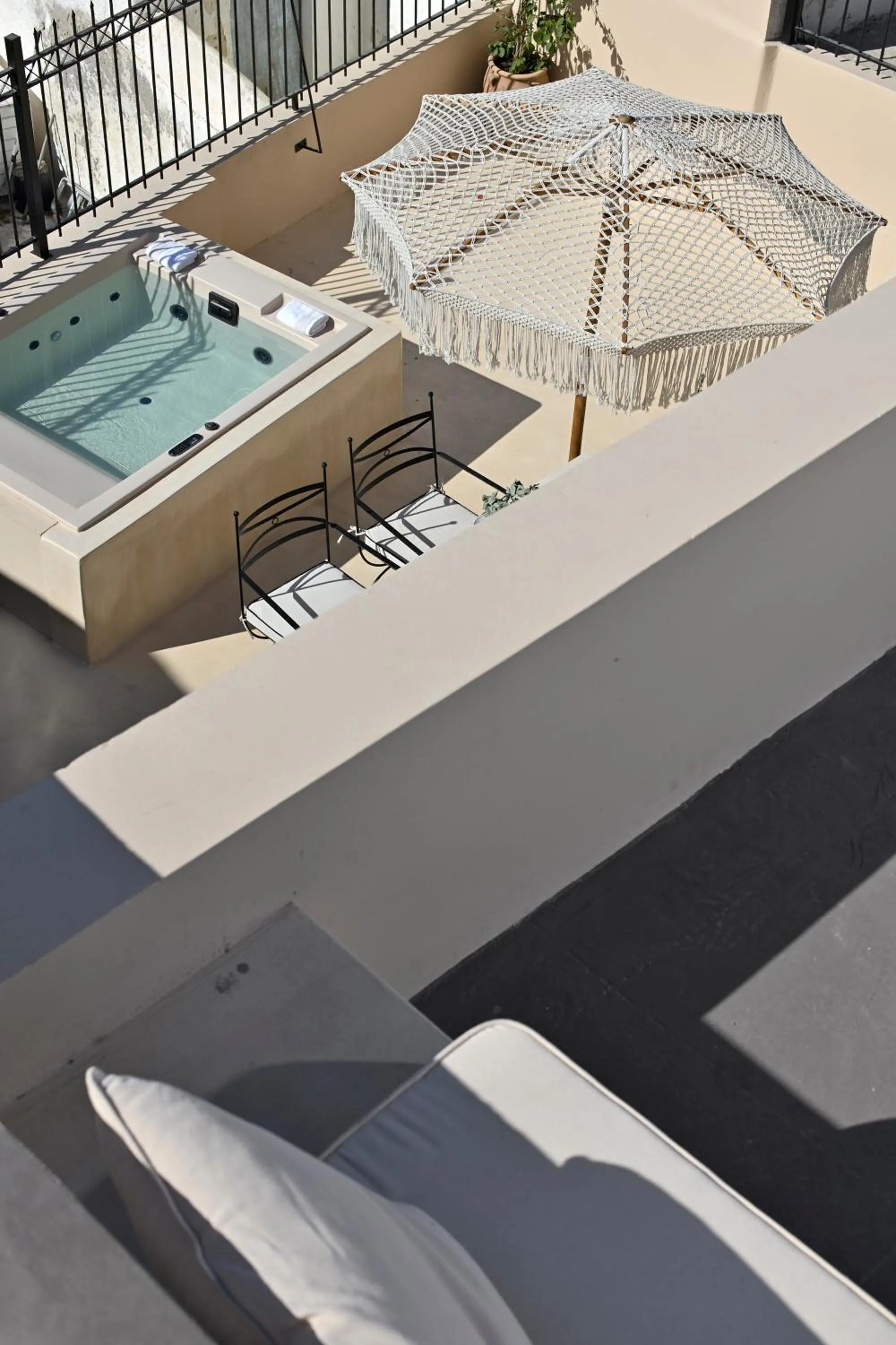 Hot Tub in OIA UNIQUE HOMES by K&K