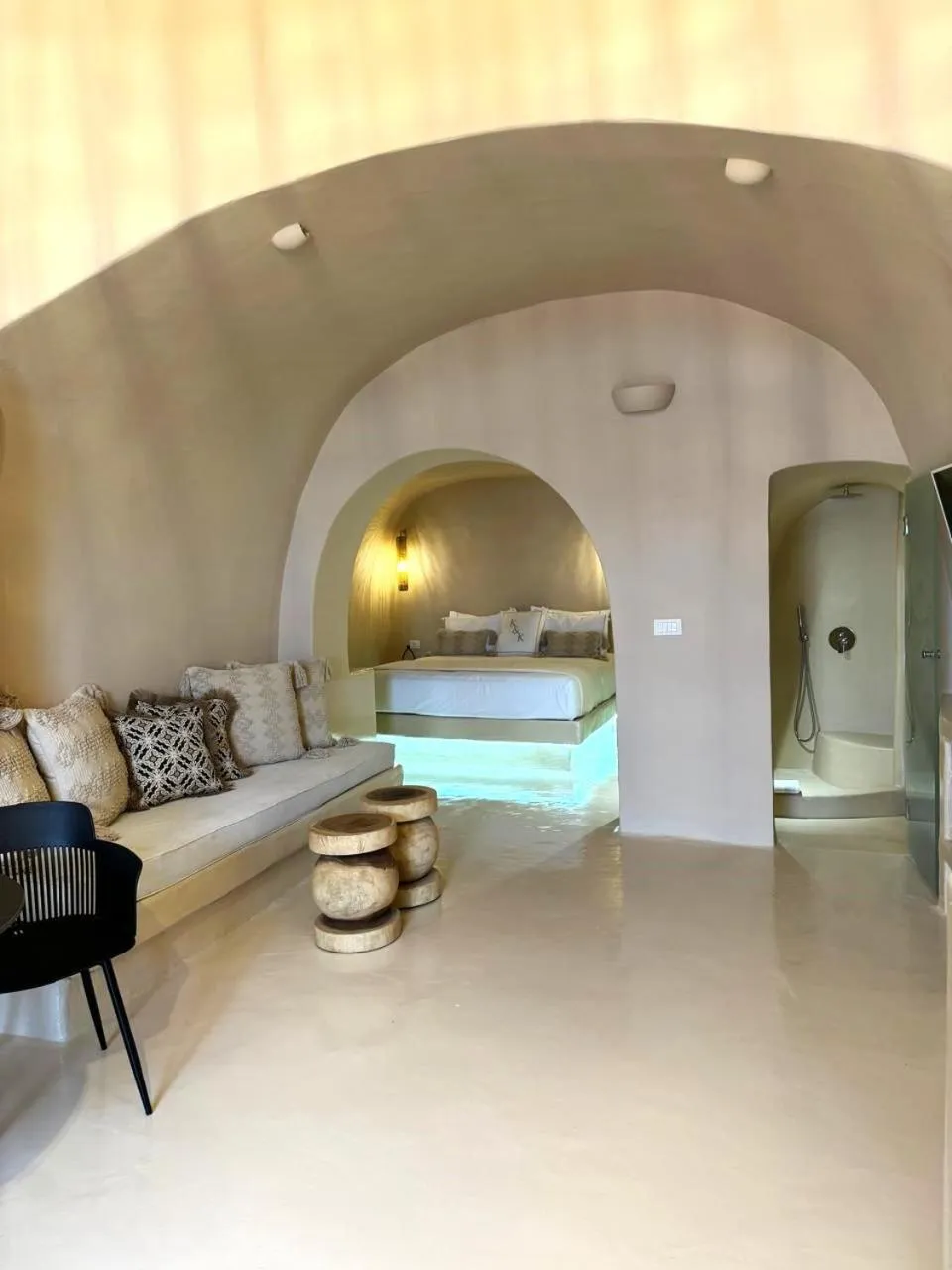 Bed in OIA UNIQUE HOMES by K&K