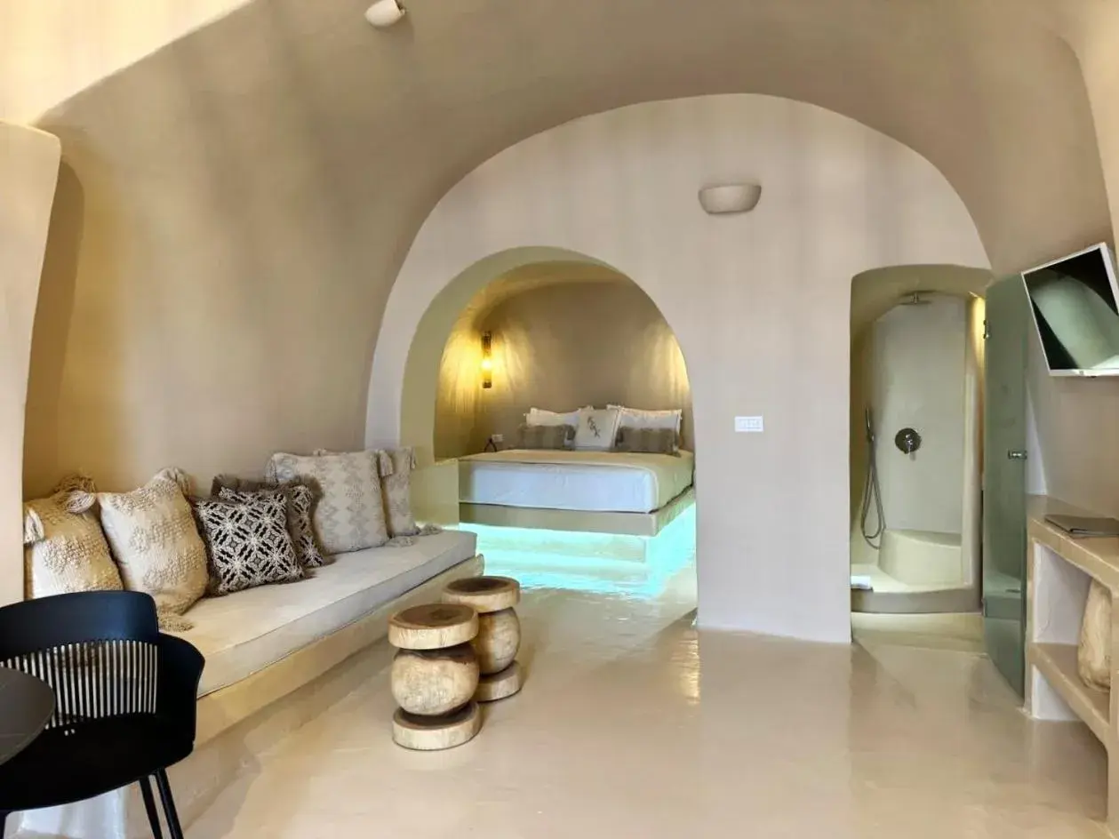 Ardor Suite with Sea View by K&K (indoor jacuzzi) in OIA UNIQUE HOMES by K&K Ardor Suite with Sea View by K&K (indoor jacuzzi) in OIA UNIQUE HOMES by K&K