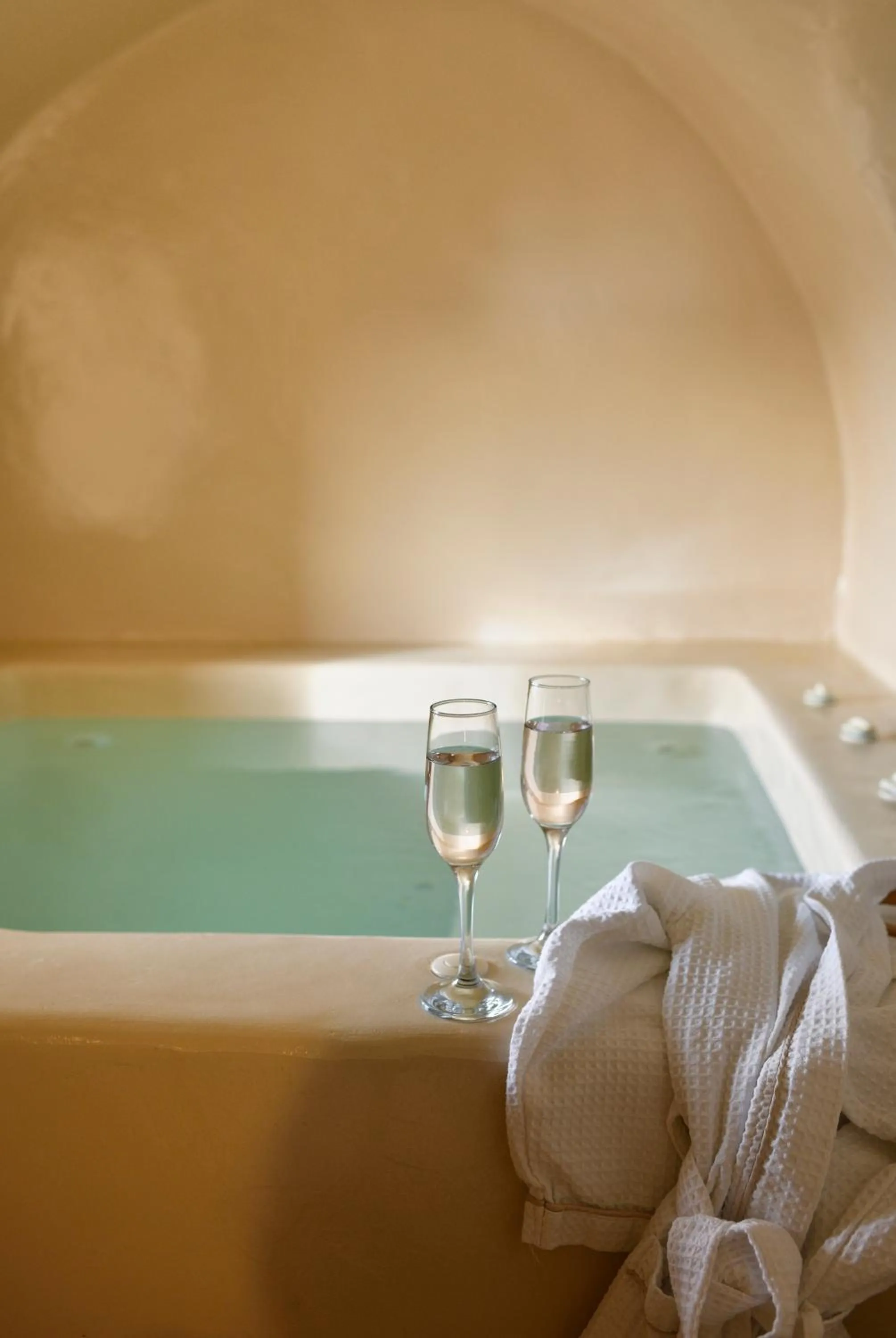 Hot Tub in OIA UNIQUE HOMES by K&K