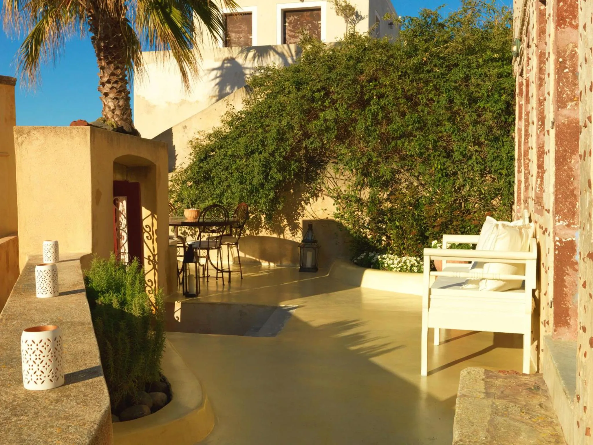 Patio in OIA UNIQUE HOMES by K&K