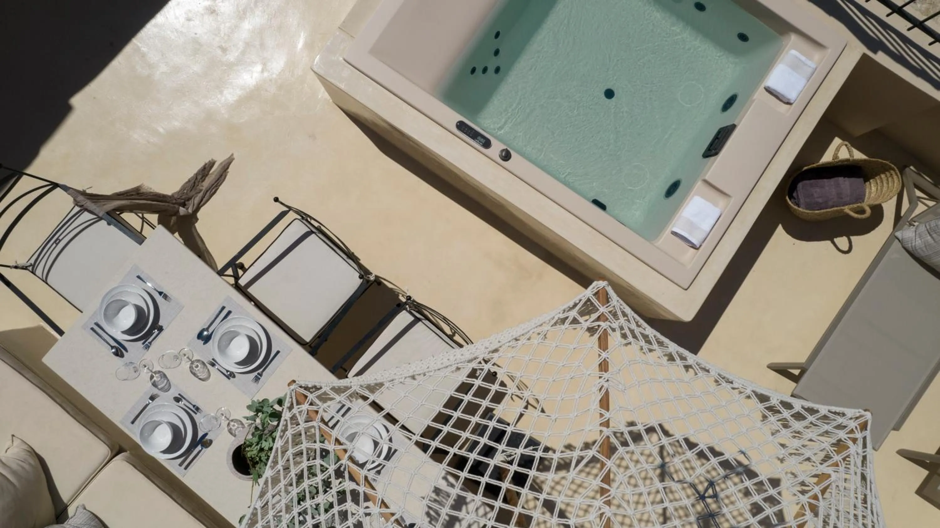 Hot Tub in OIA UNIQUE HOMES by K&K