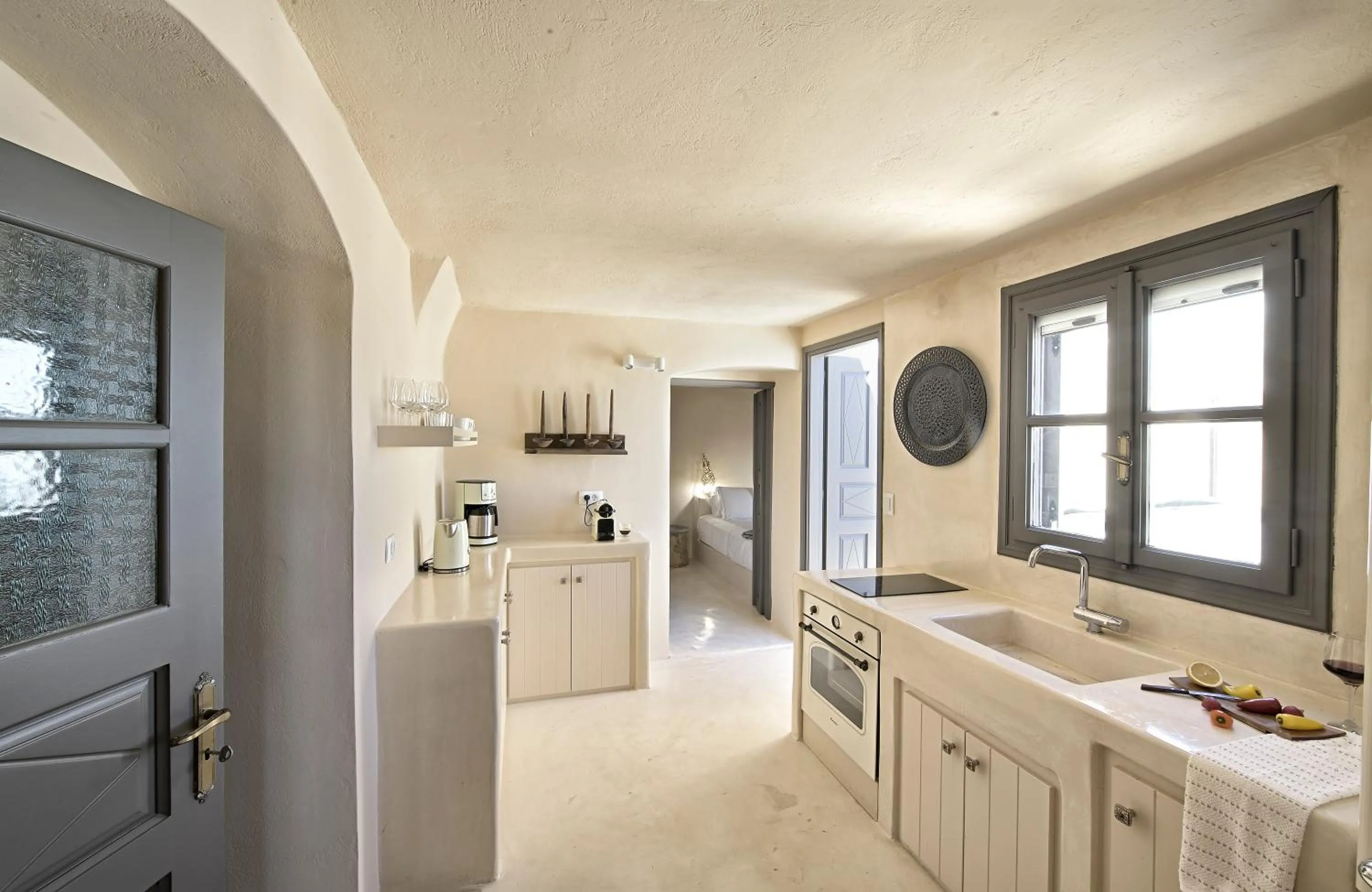 kitchen in OIA UNIQUE HOMES by K&K