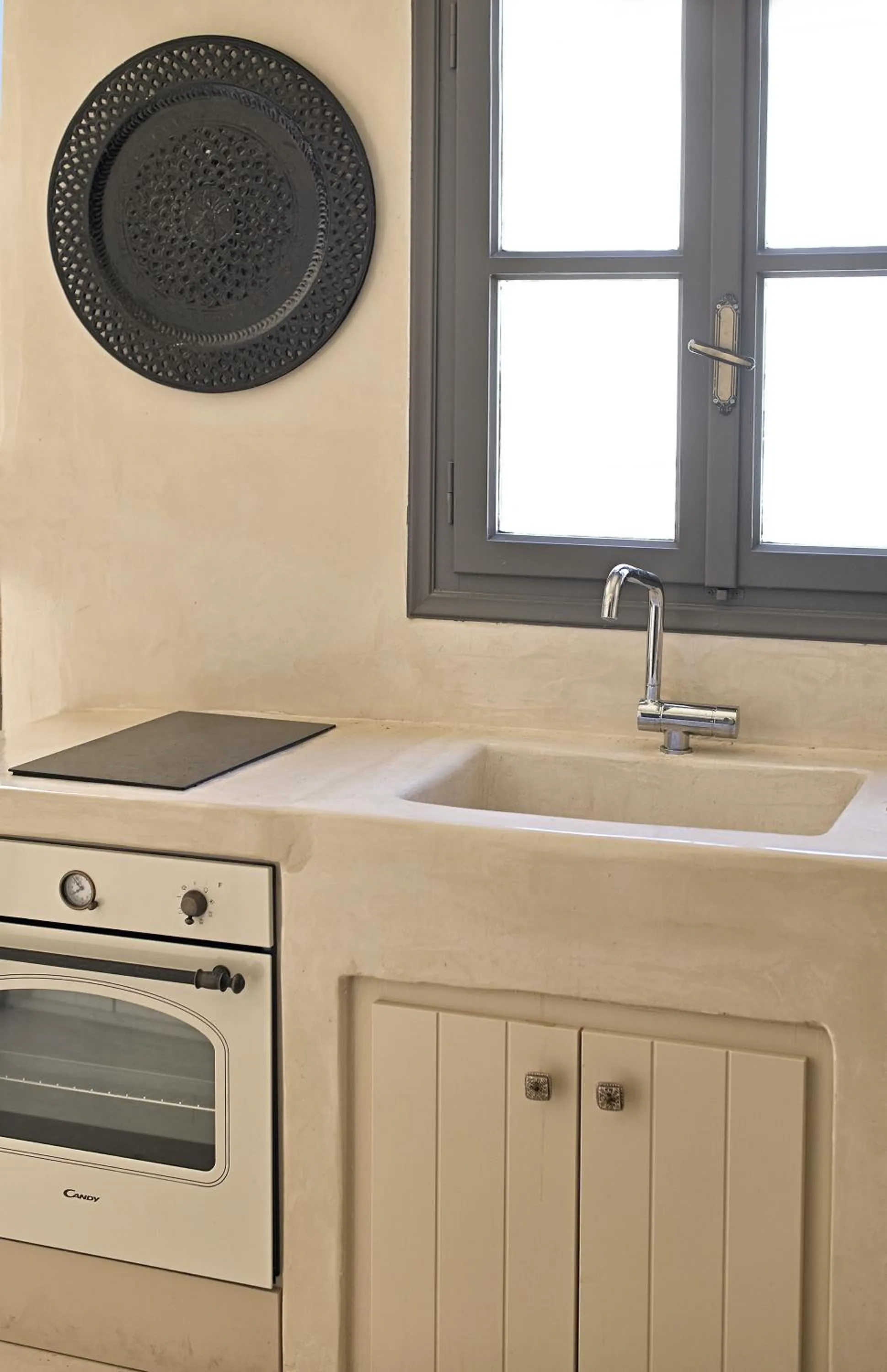 kitchen in OIA UNIQUE HOMES by K&K