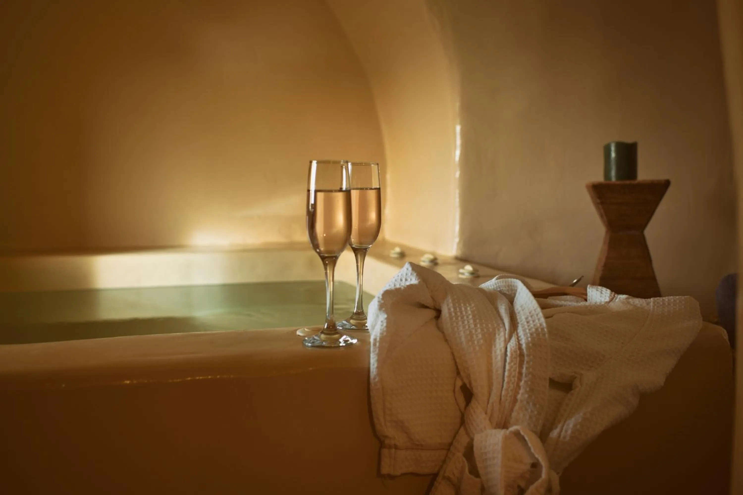 Hot Tub in OIA UNIQUE HOMES by K&K