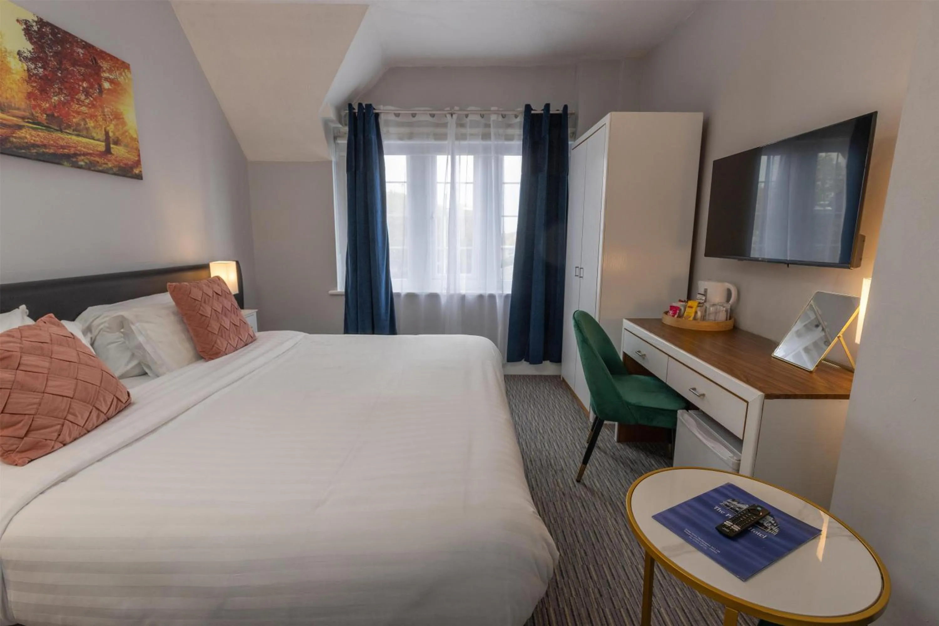 Bedroom, Bed in Best Western The Plough Hotel