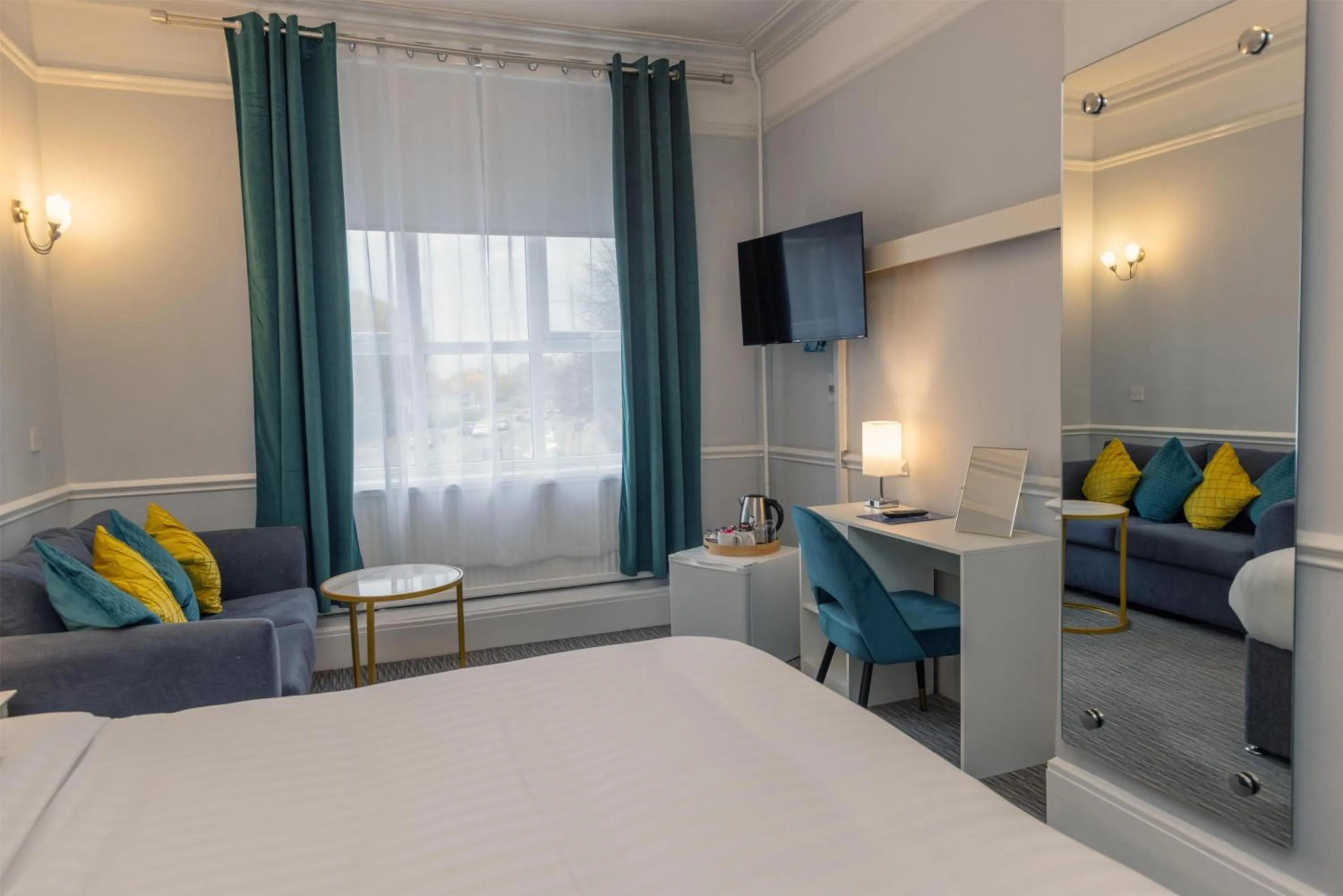 Bedroom, Bed in Best Western The Plough Hotel