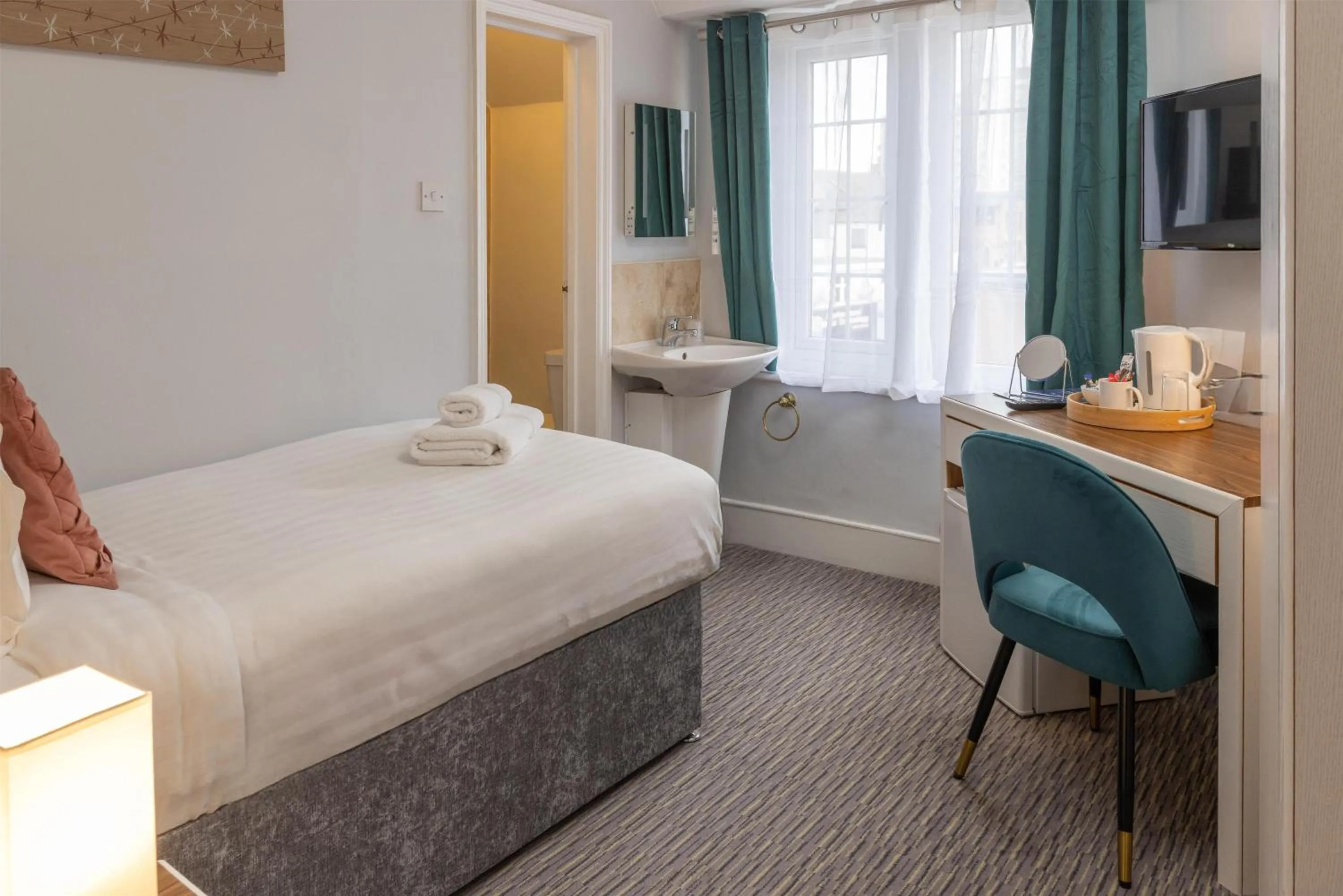 Bedroom, Bed in Best Western The Plough Hotel