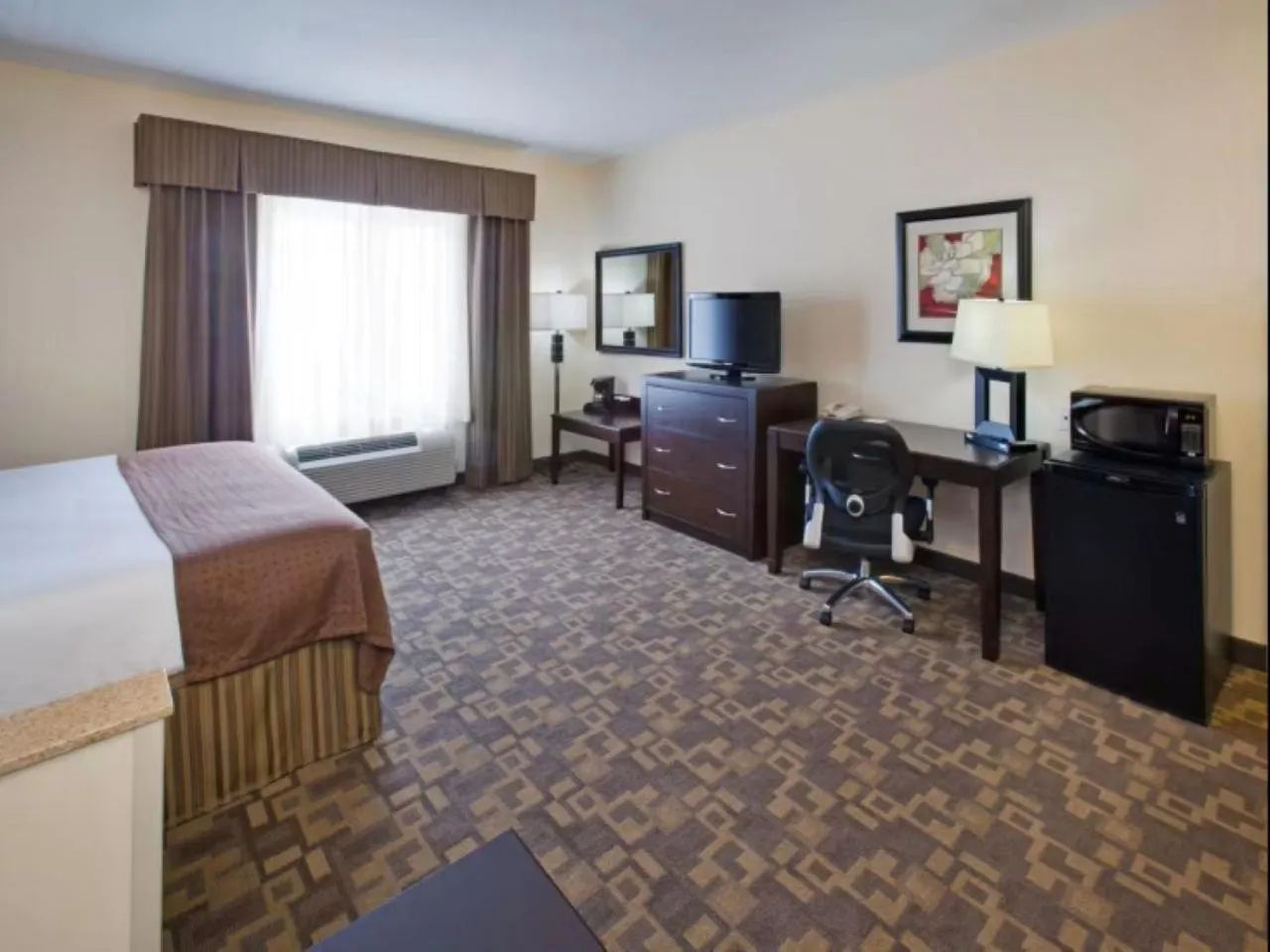 Bedroom, Bed in Holiday Inn Lincoln Southwest by IHG