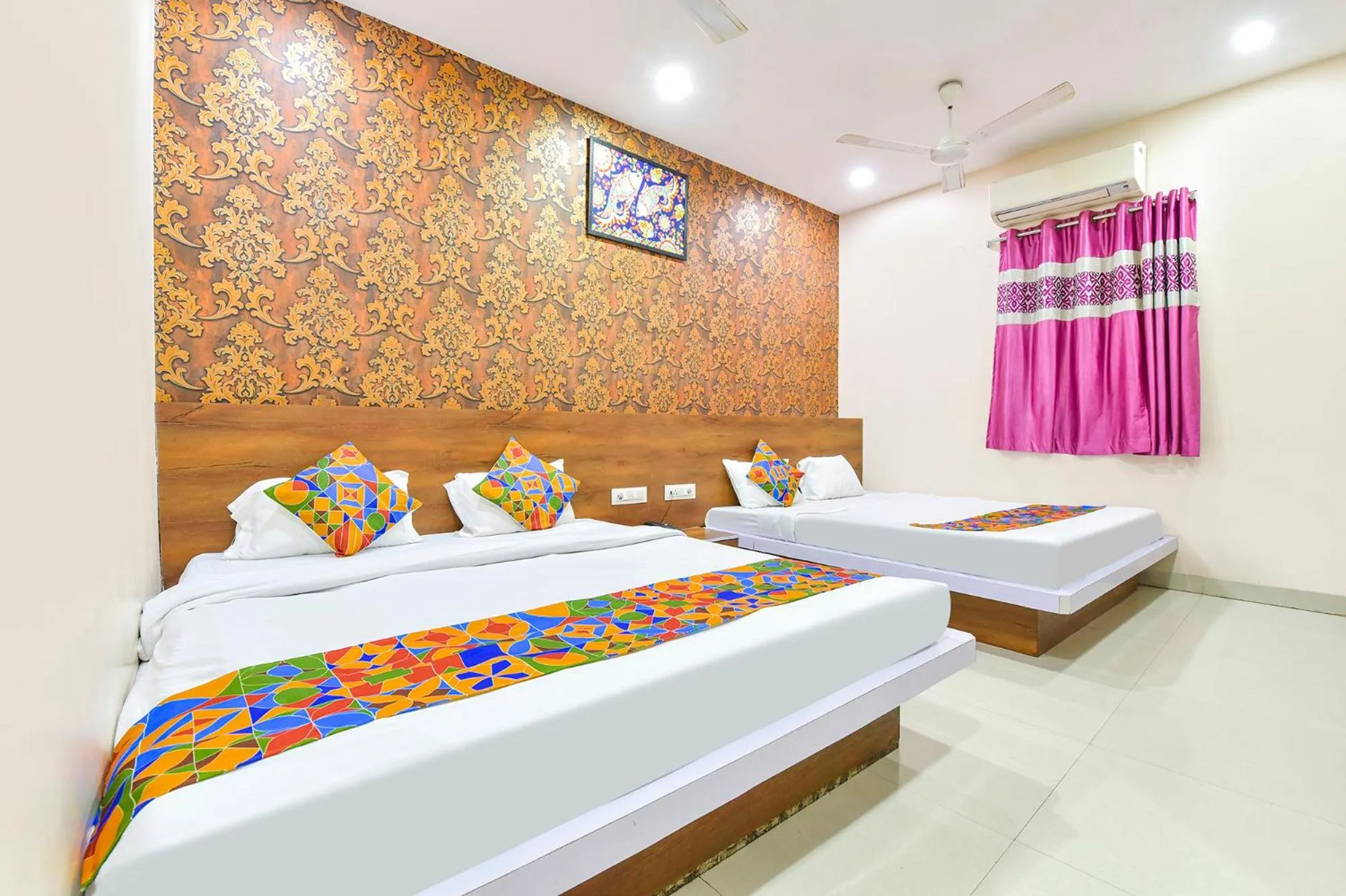 Bed in FabHotel Raghumani Palace - Nr Mahakal Mandir