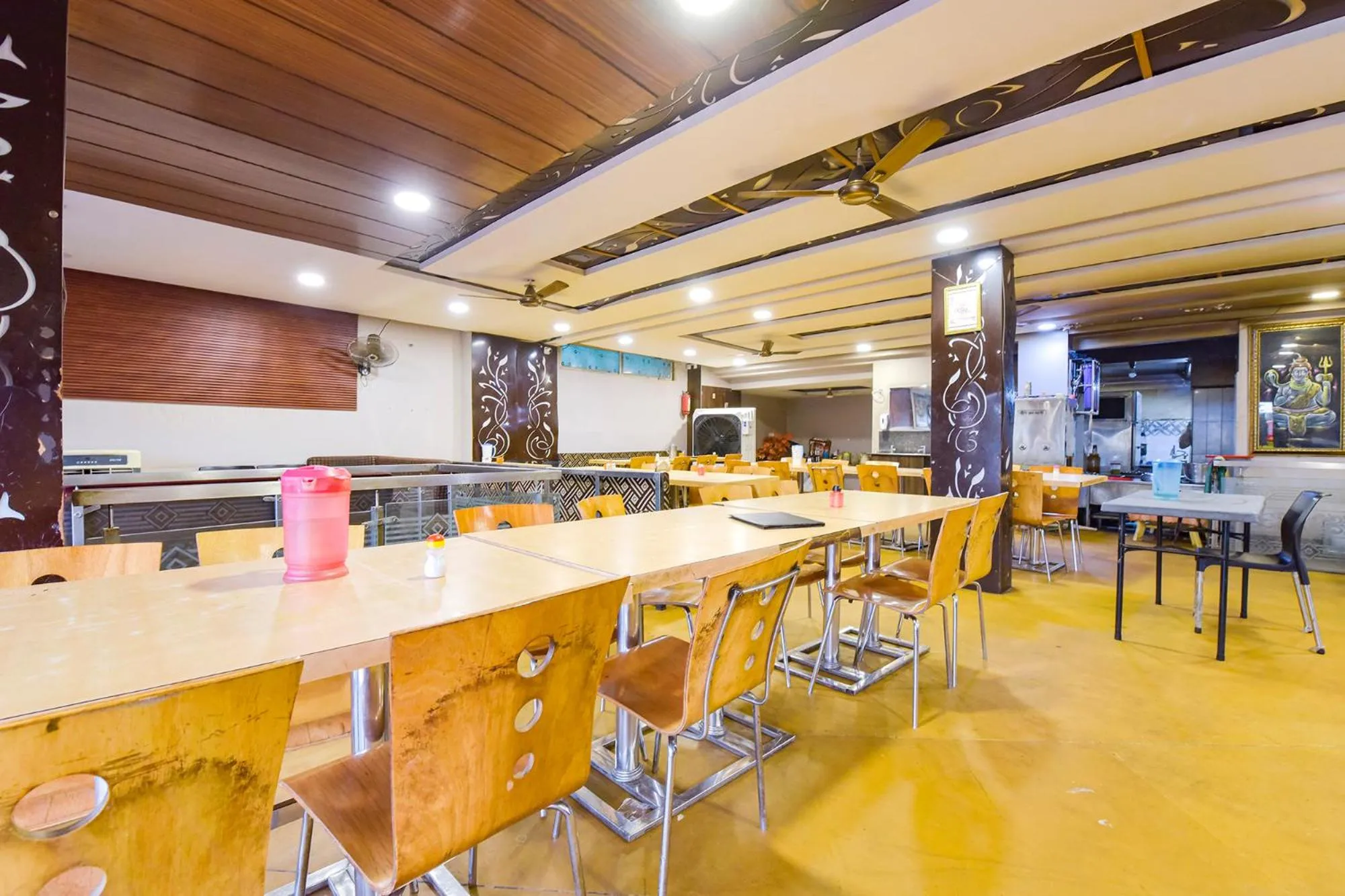 Restaurant/places to eat in FabHotel Raghumani Palace - Nr Mahakal Mandir