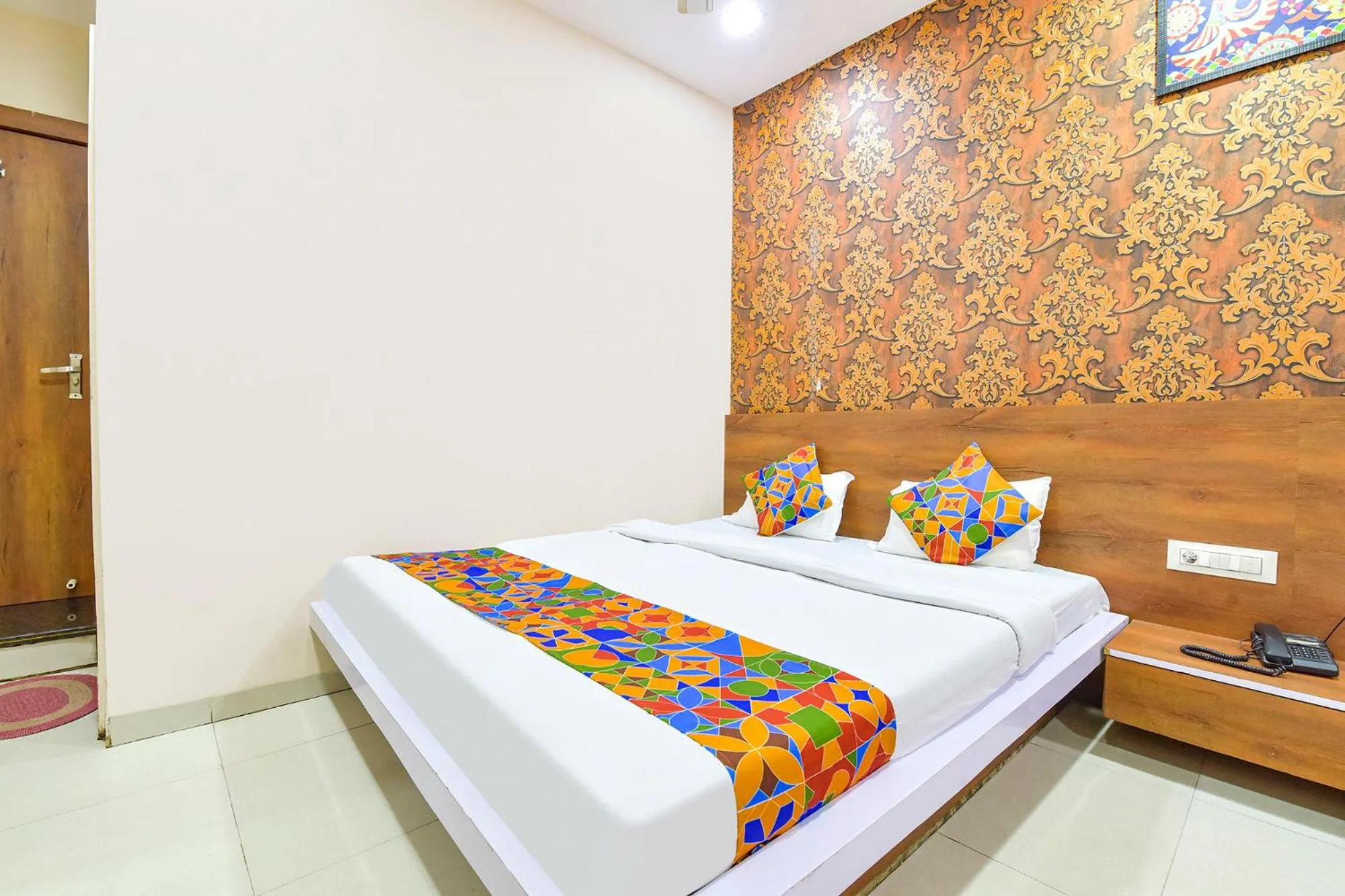 Bed in FabHotel Raghumani Palace - Nr Mahakal Mandir