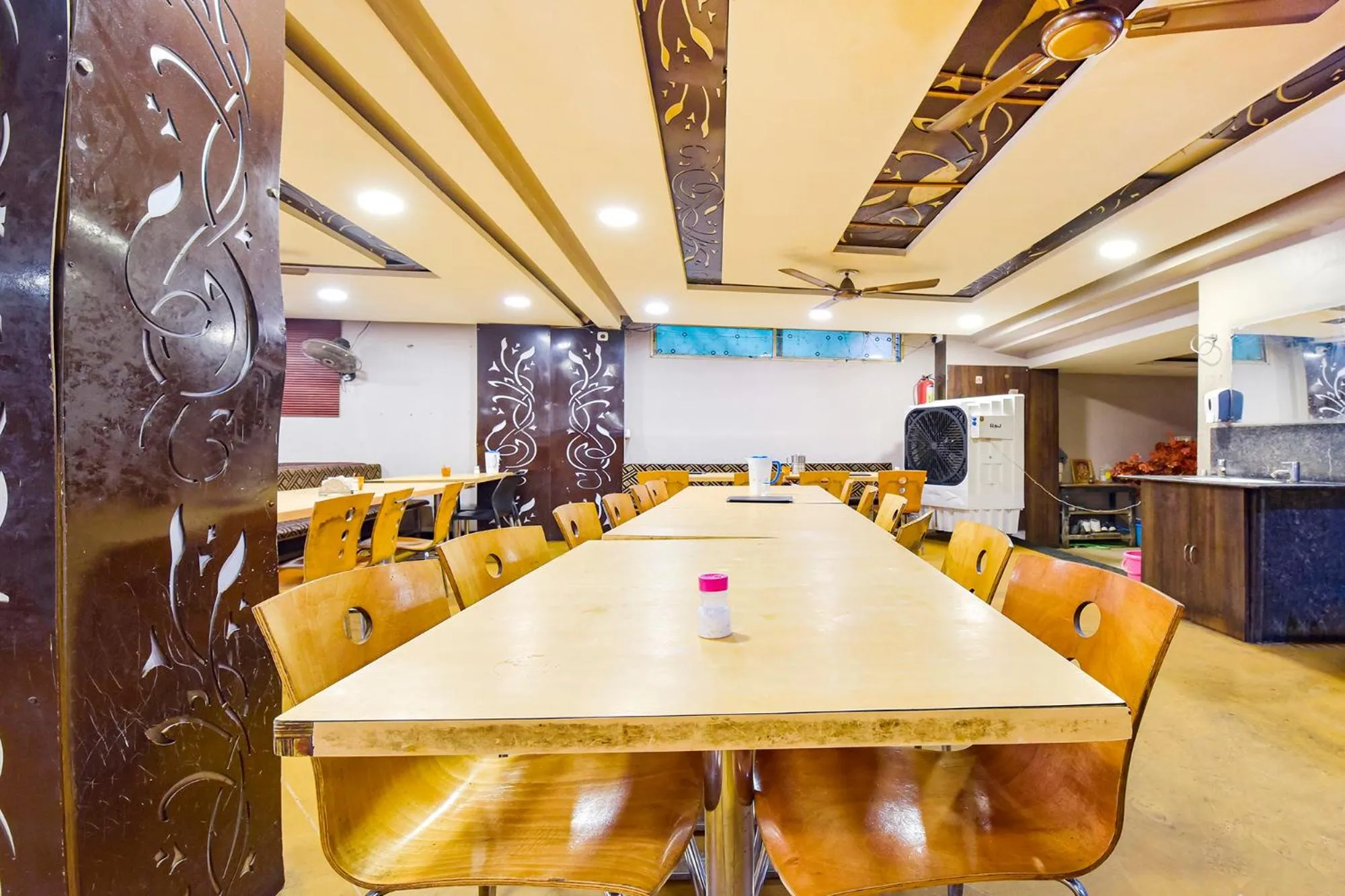 Restaurant/places to eat in FabHotel Raghumani Palace - Nr Mahakal Mandir