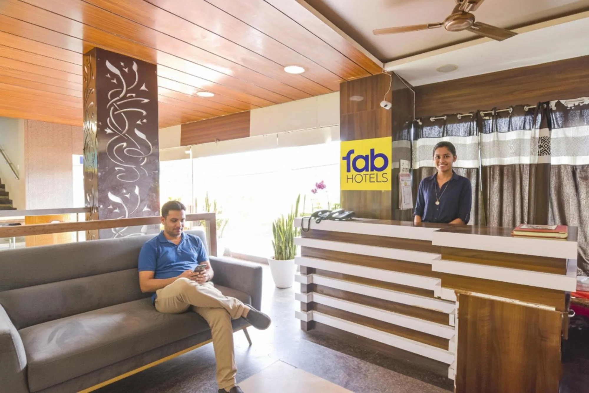 Lobby or reception in FabHotel Raghumani Palace - Nr Mahakal Mandir