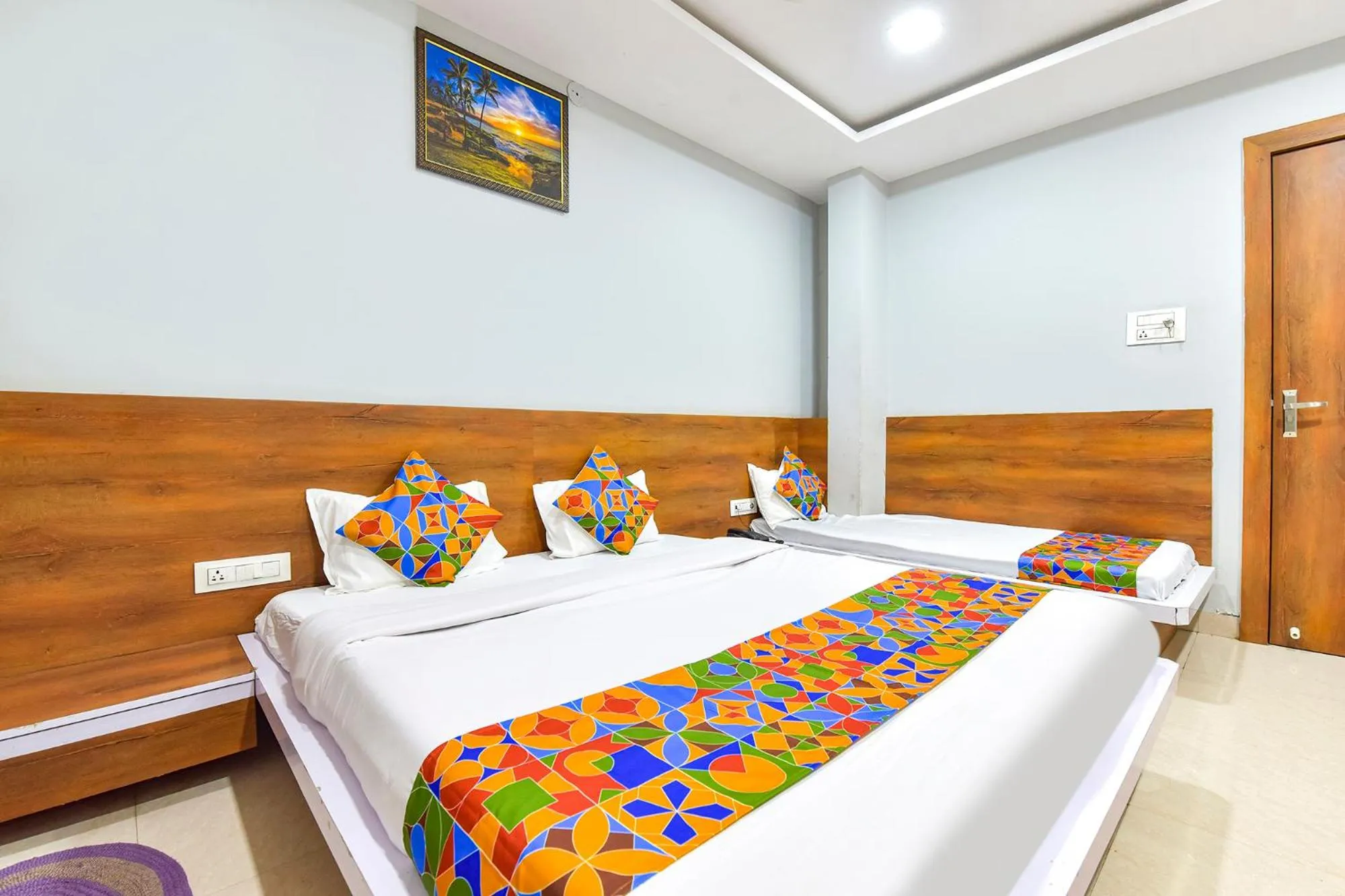 Bed in FabHotel Raghumani Palace - Nr Mahakal Mandir