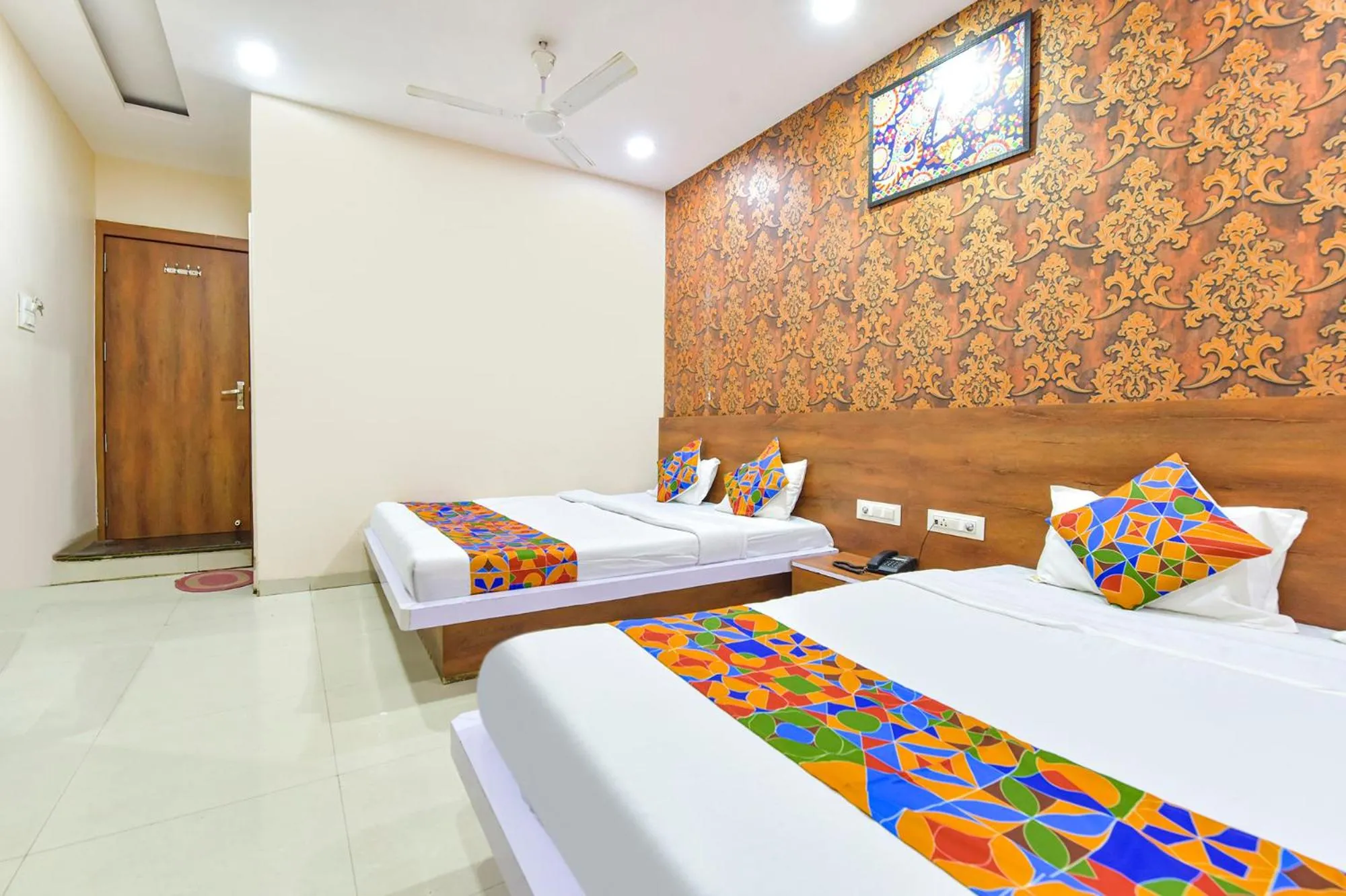 Bed in FabHotel Raghumani Palace - Nr Mahakal Mandir