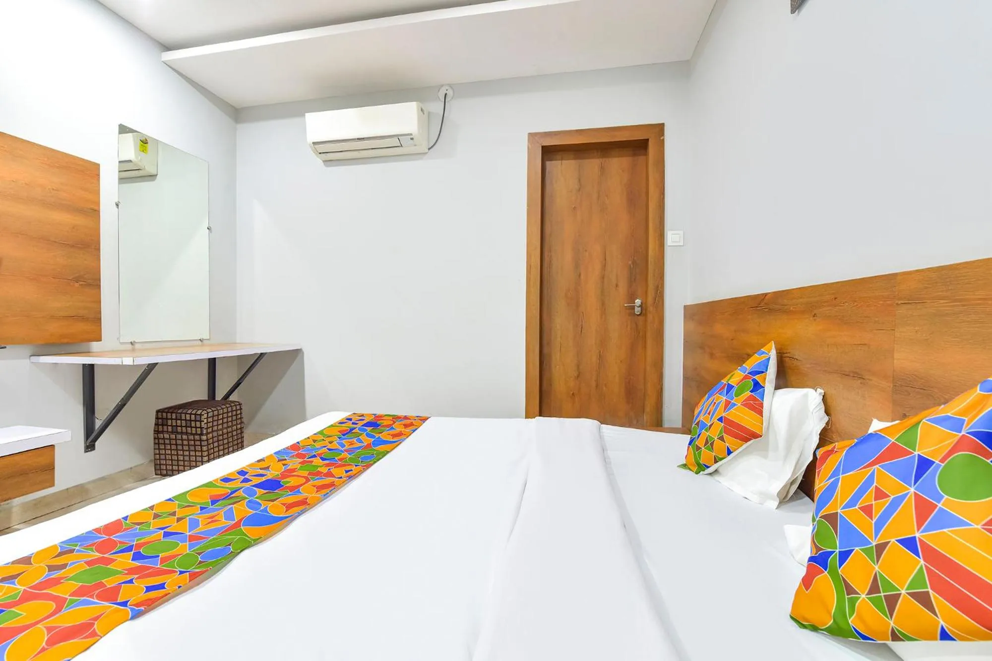 Bed in FabHotel Raghumani Palace - Nr Mahakal Mandir