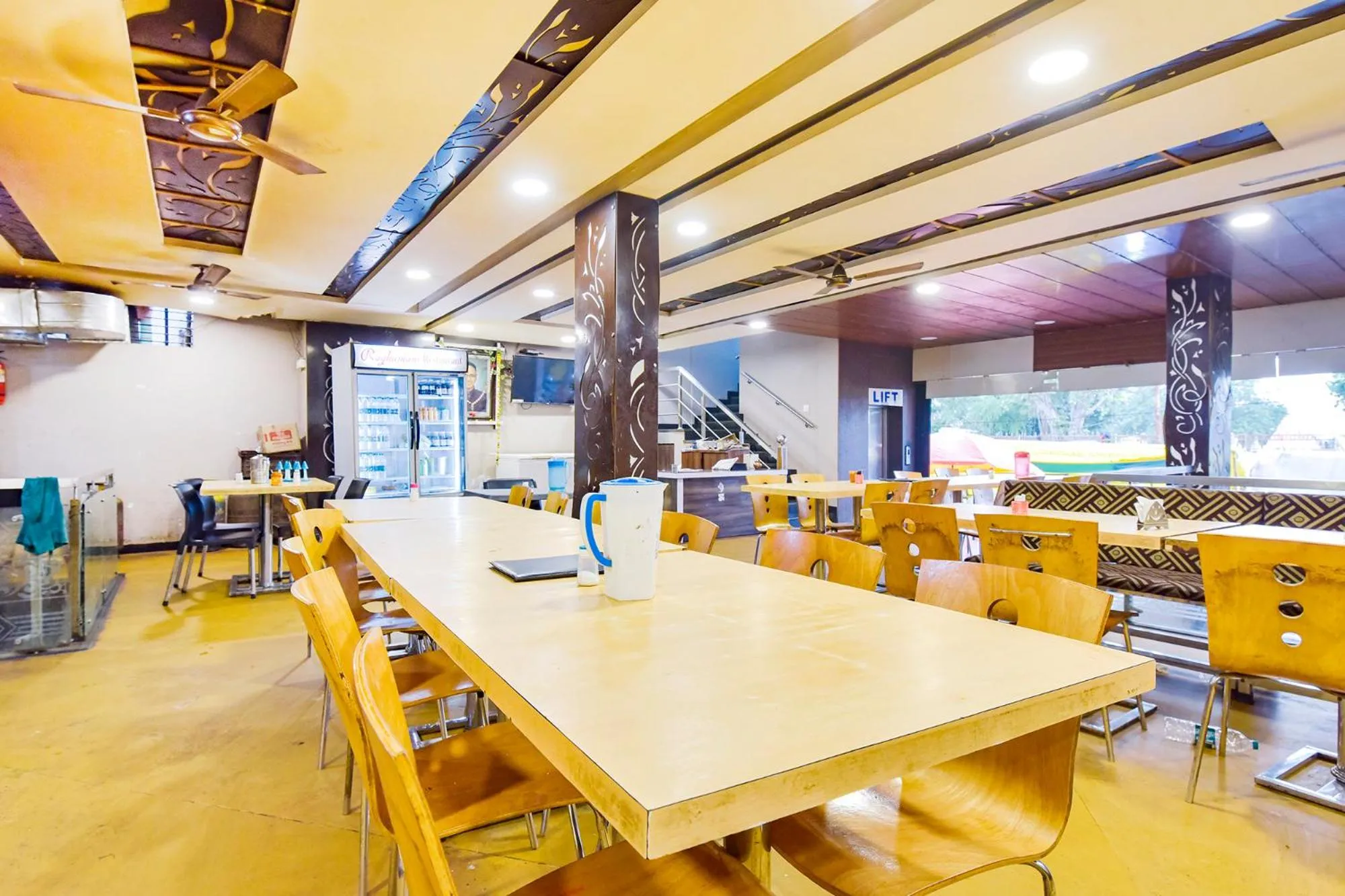 Restaurant/places to eat in FabHotel Raghumani Palace - Nr Mahakal Mandir