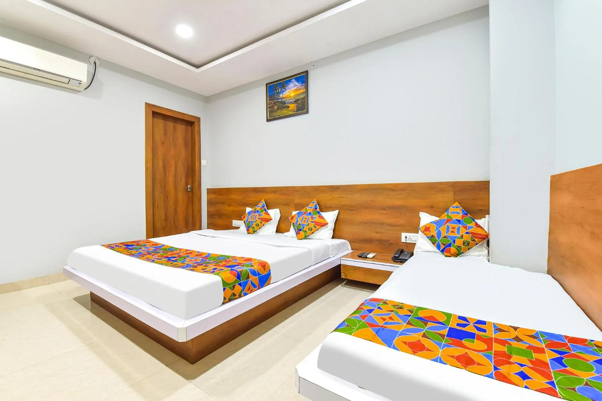 Bed in FabHotel Raghumani Palace - Nr Mahakal Mandir