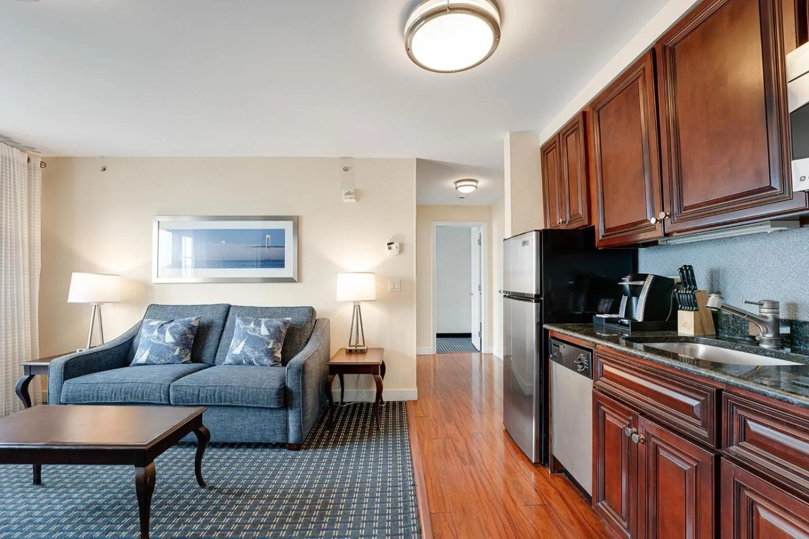 Kitchen or kitchenette in Newport Beach Hotel & Suites