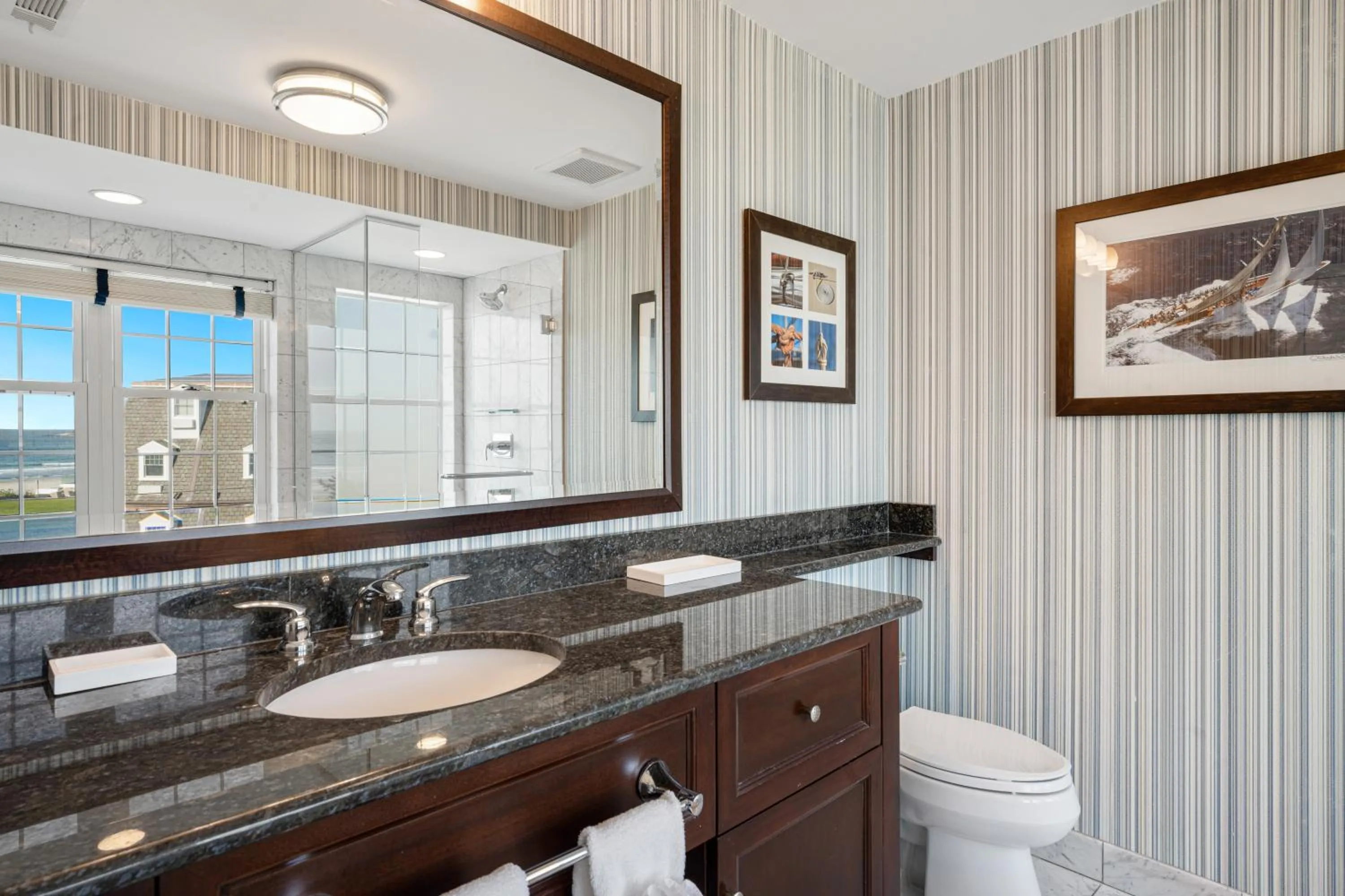 Bathroom in Newport Beach Hotel & Suites