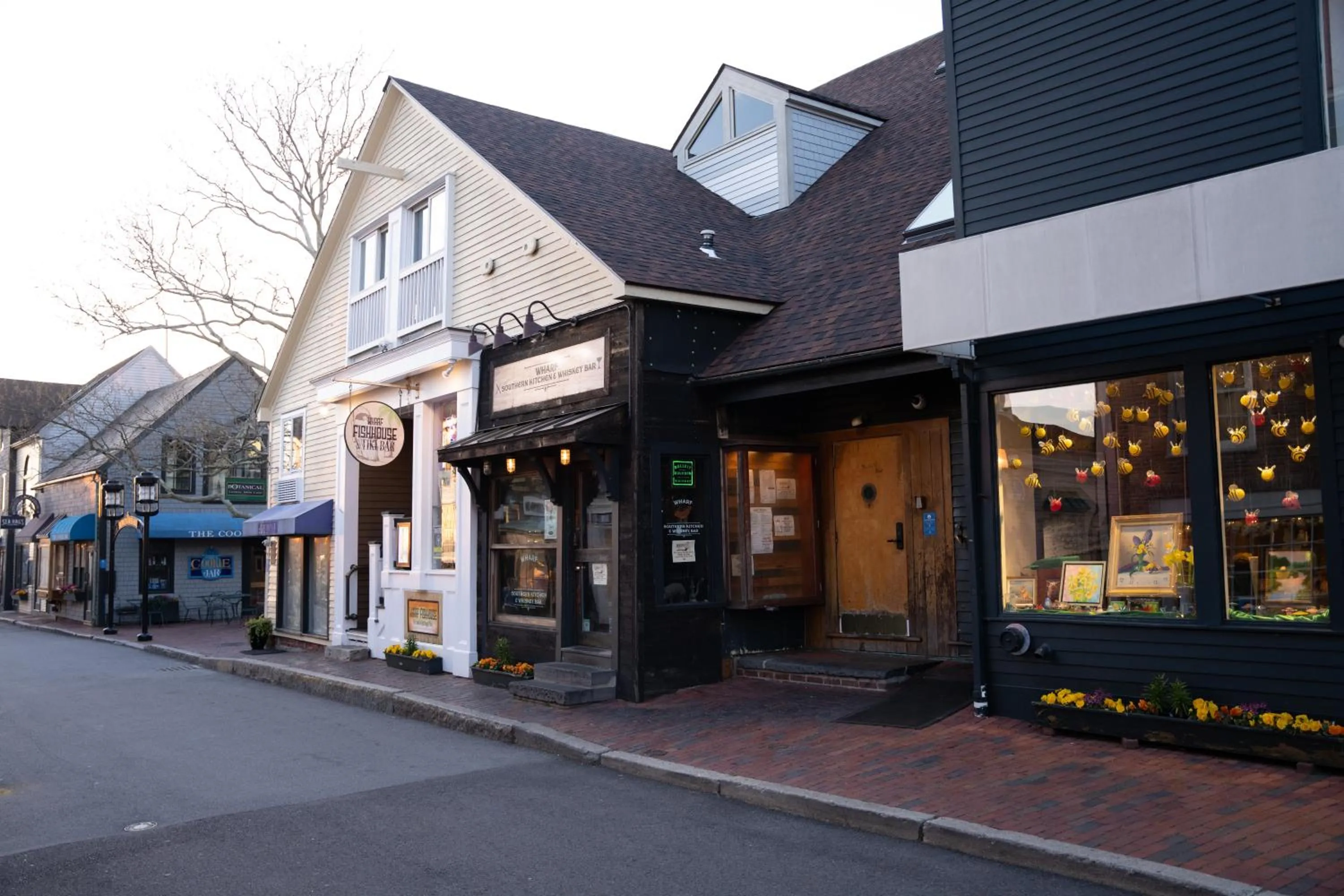 Neighbourhood in Newport Beach Hotel & Suites