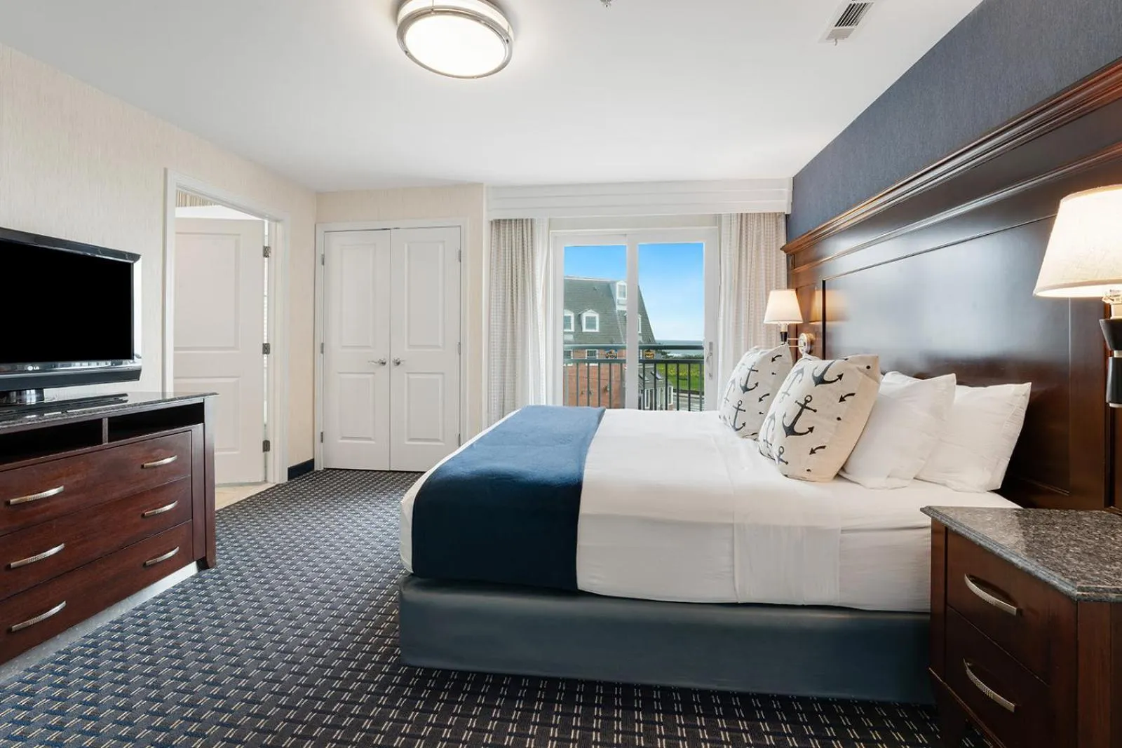 Bedroom, Bed in Newport Beach Hotel & Suites