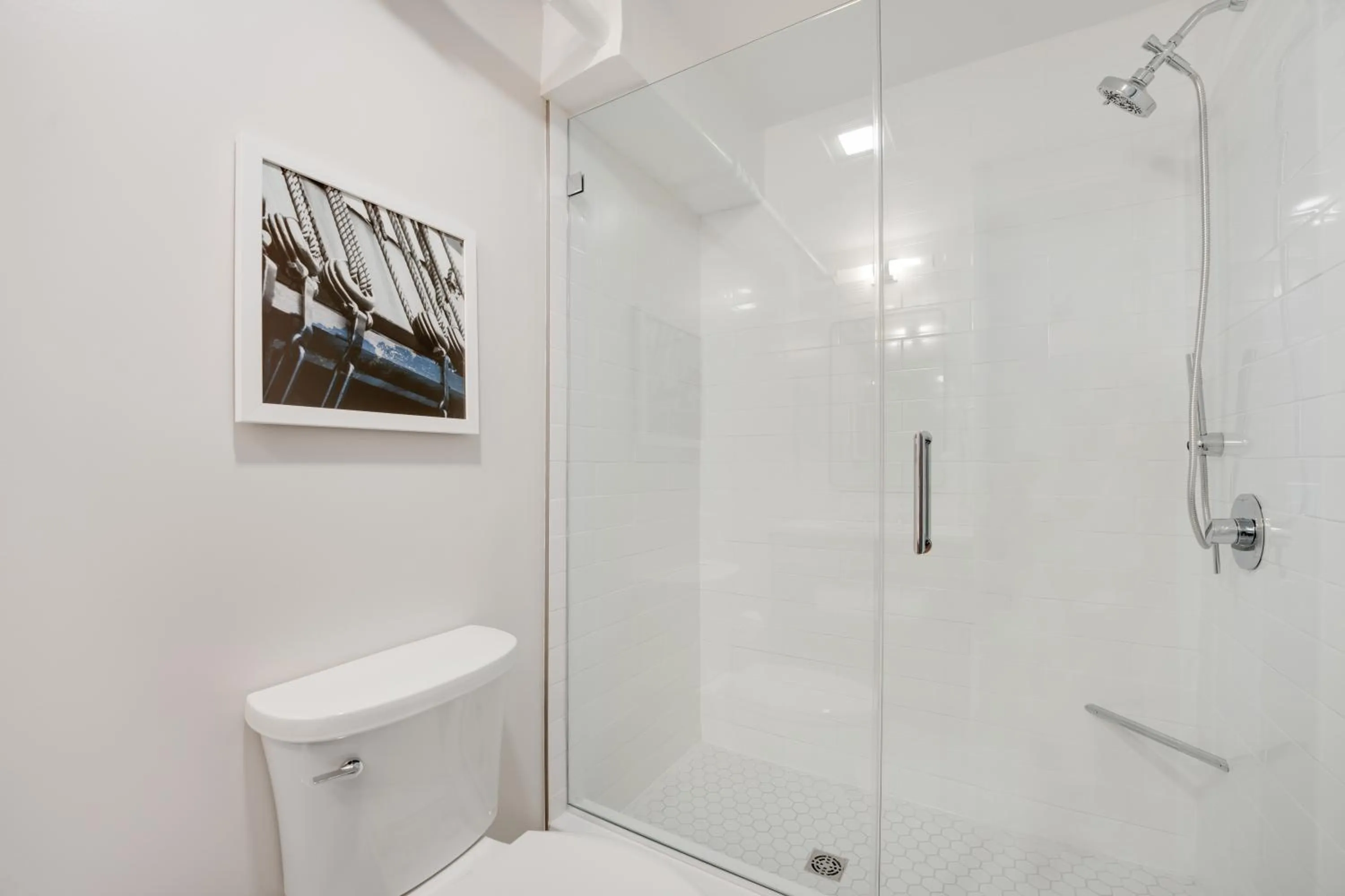 Bathroom in Newport Beach Hotel & Suites