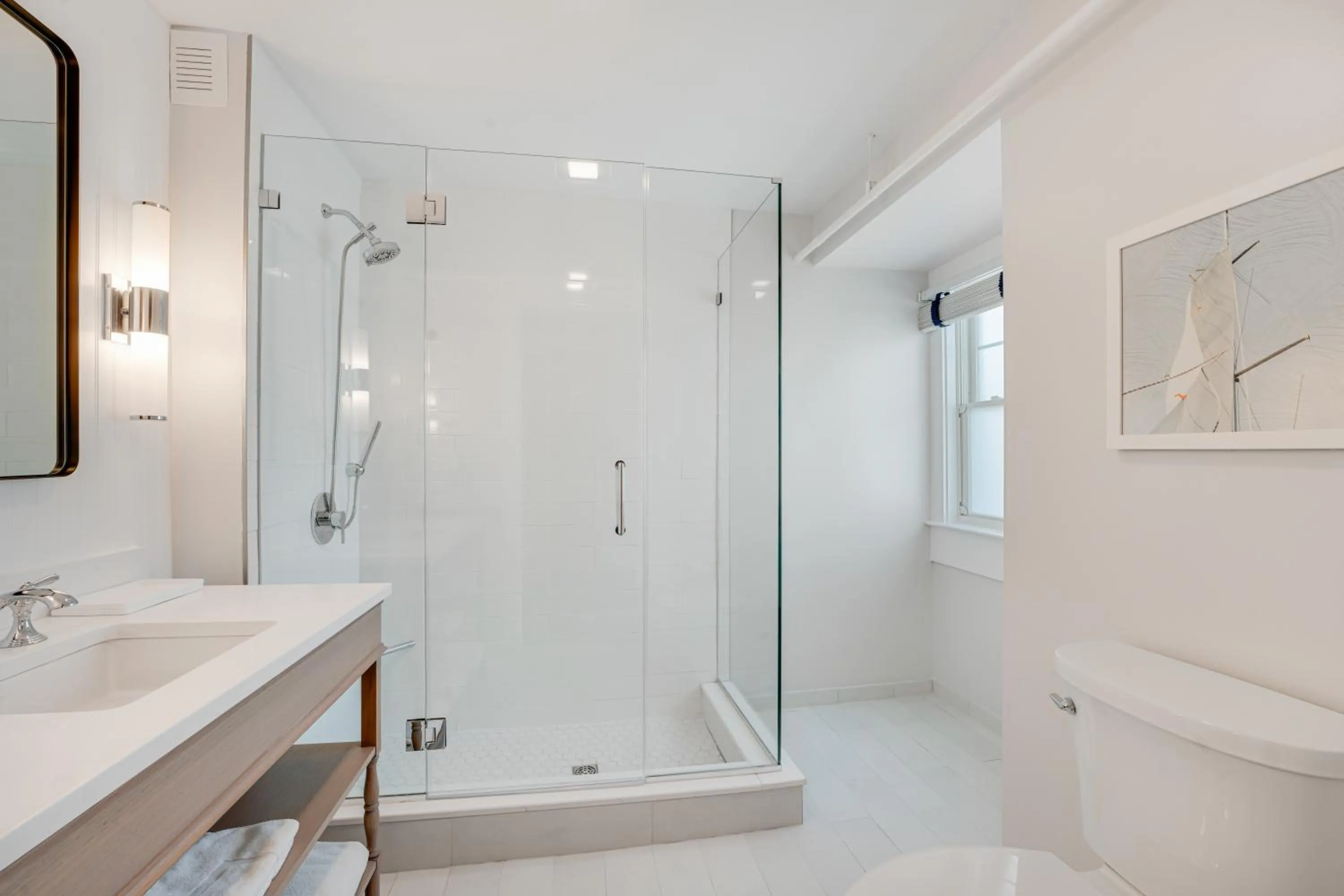 Shower in Newport Beach Hotel & Suites