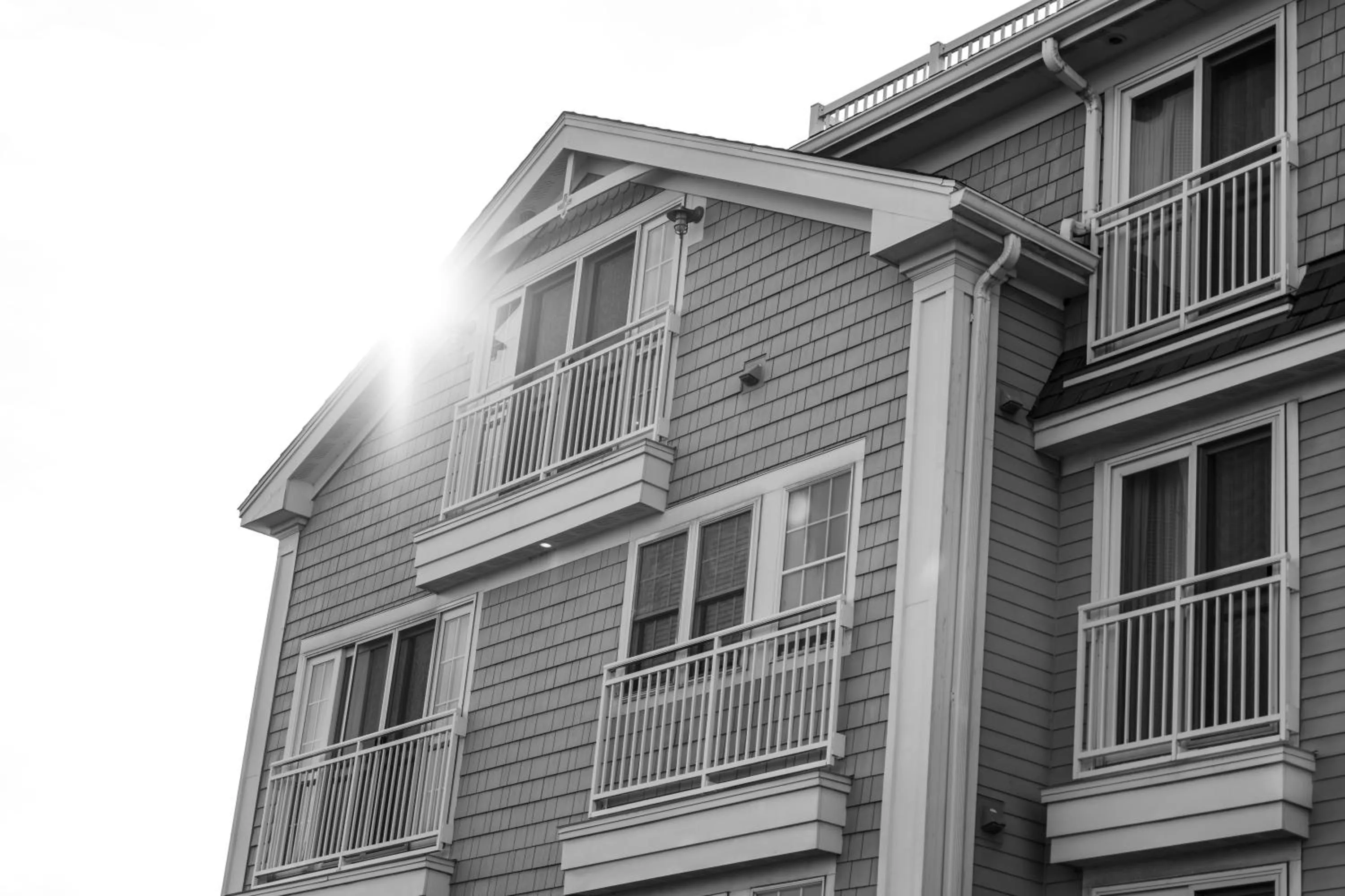 Property building in Newport Beach Hotel & Suites