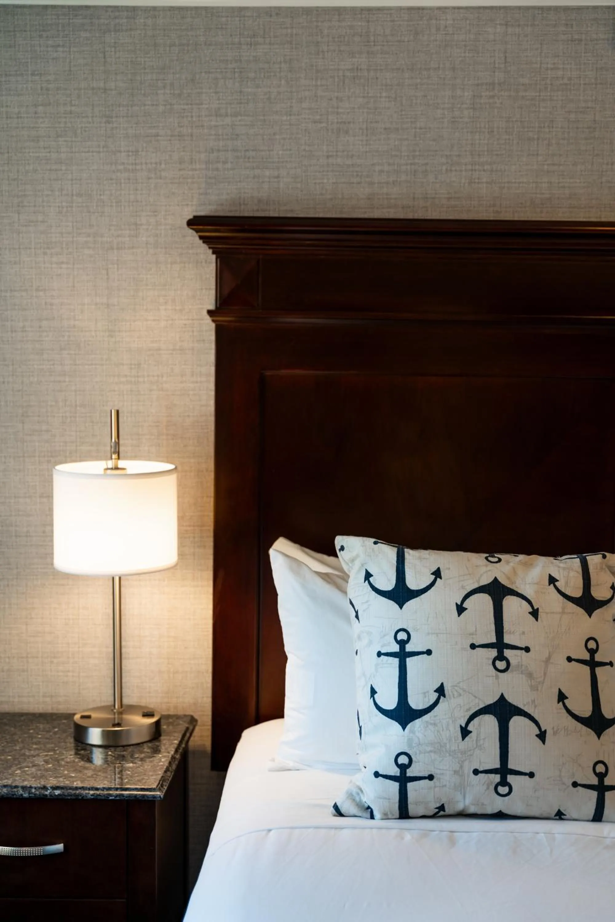 Bed in Newport Beach Hotel & Suites