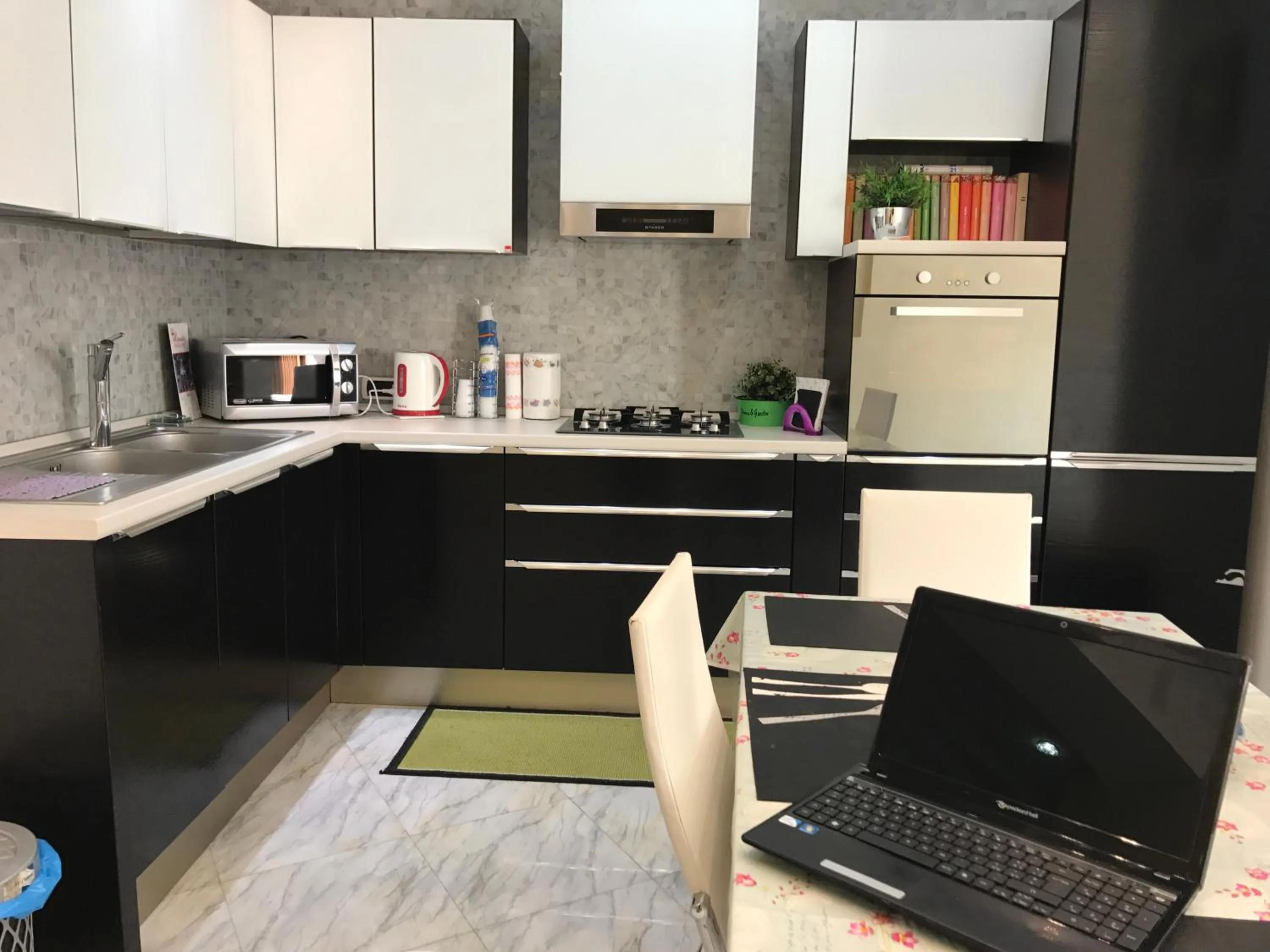TV and multimedia in Supera Napoli Apartment