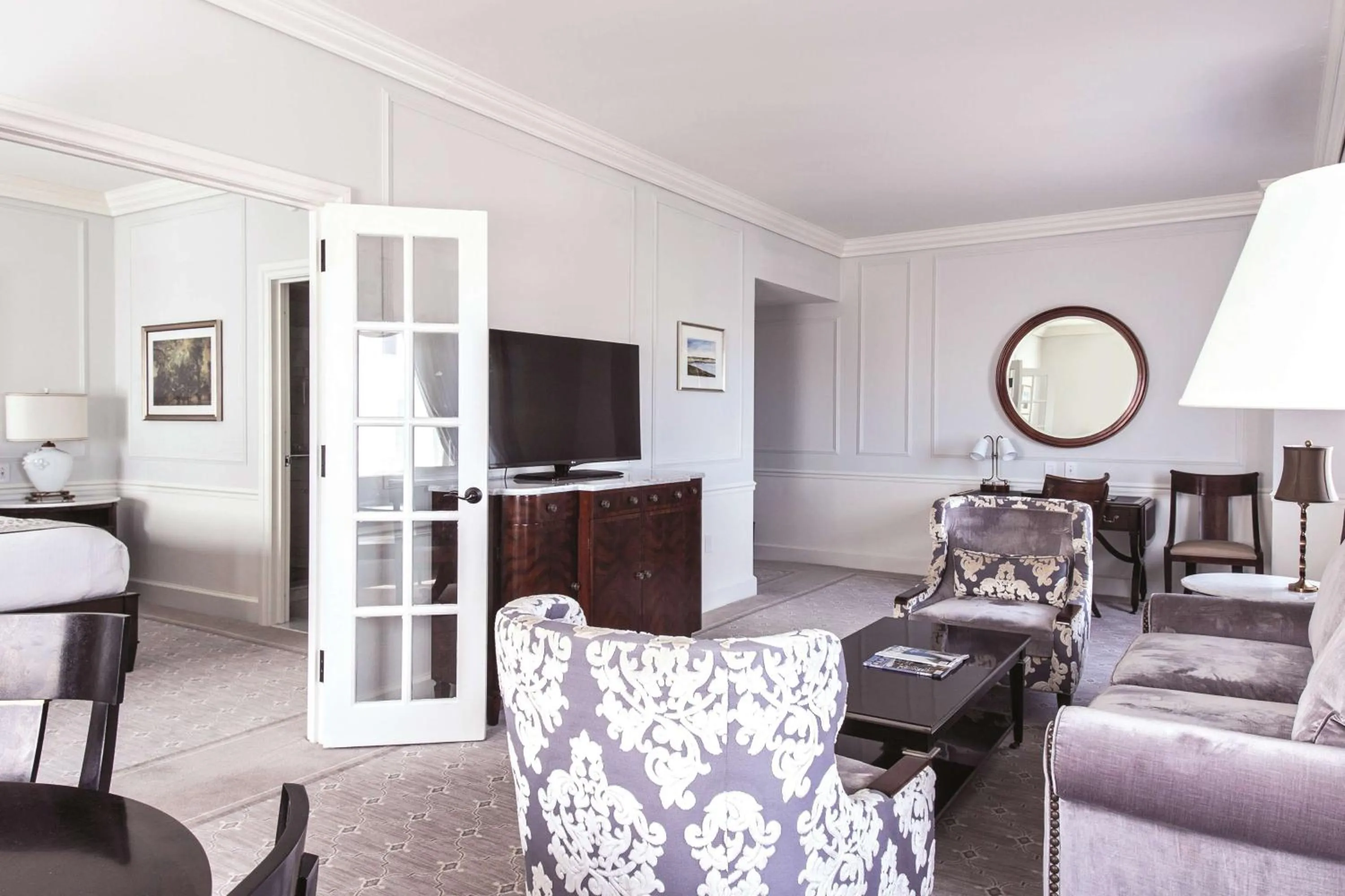 Photo of the whole room in The Charleston Place