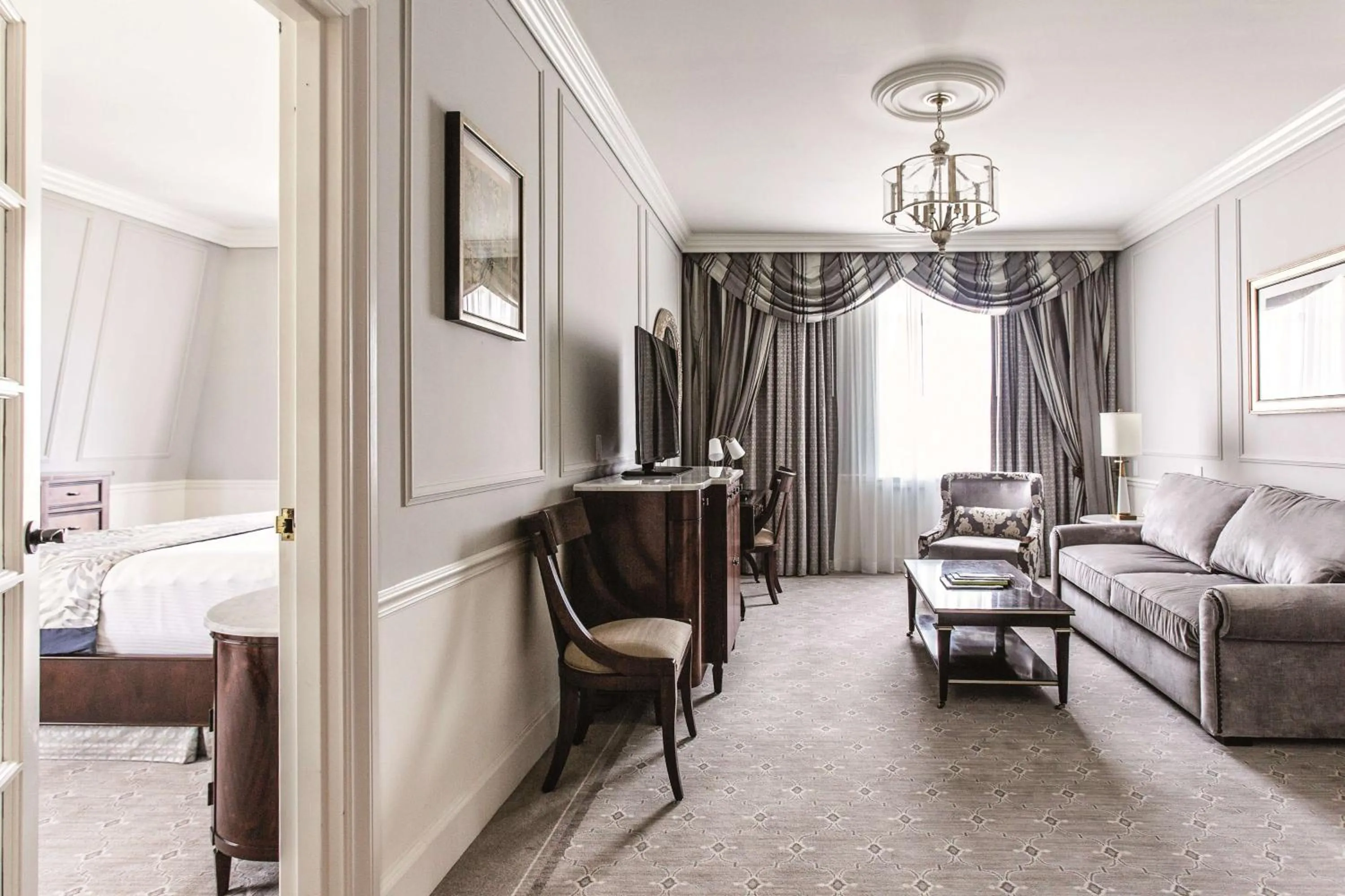 Photo of the whole room in The Charleston Place