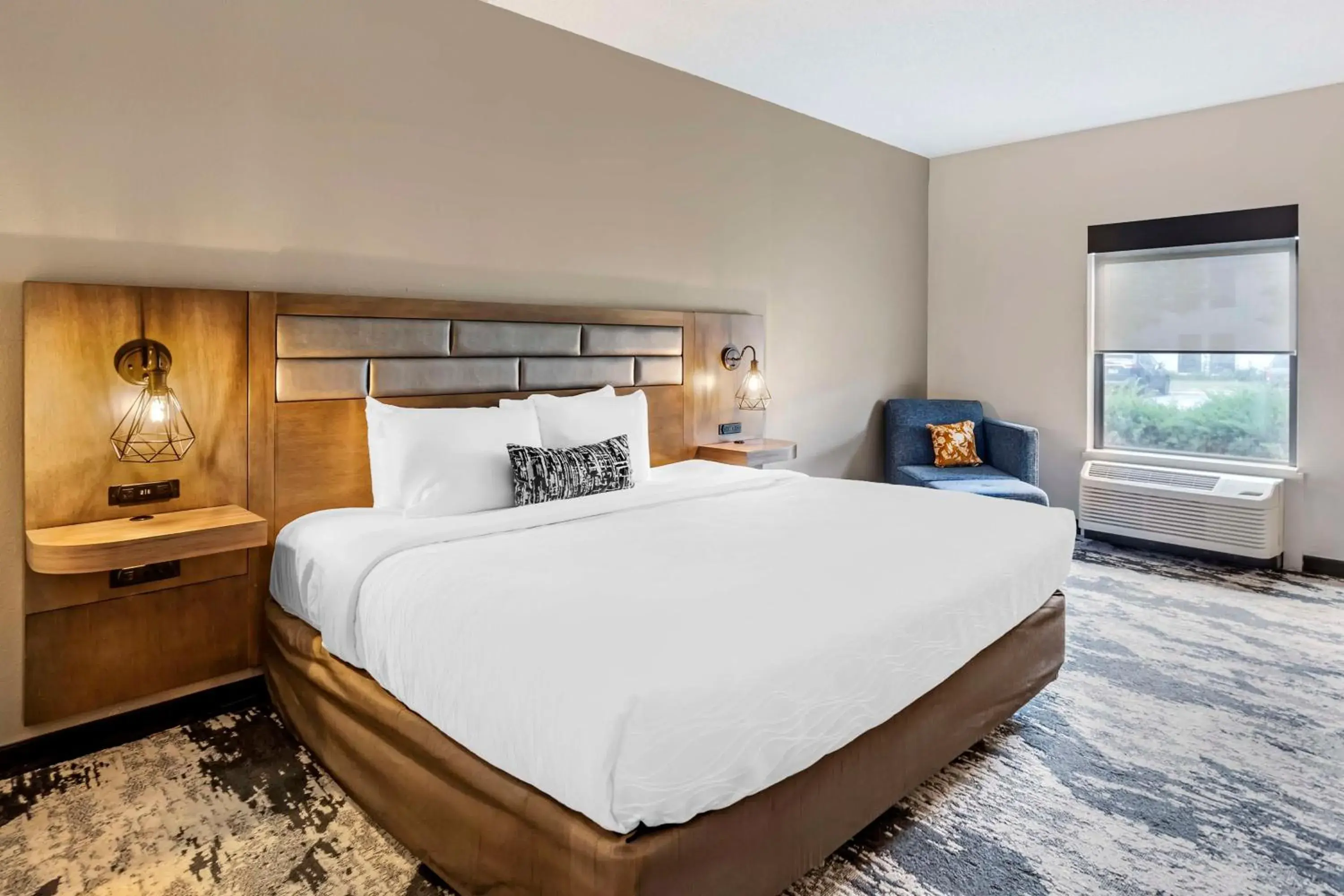 Bedroom, Bed in Best Western Plus Bourbonnais Hotel & Suites Bedroom, Bed in Best Western Plus Bourbonnais Hotel & Suites