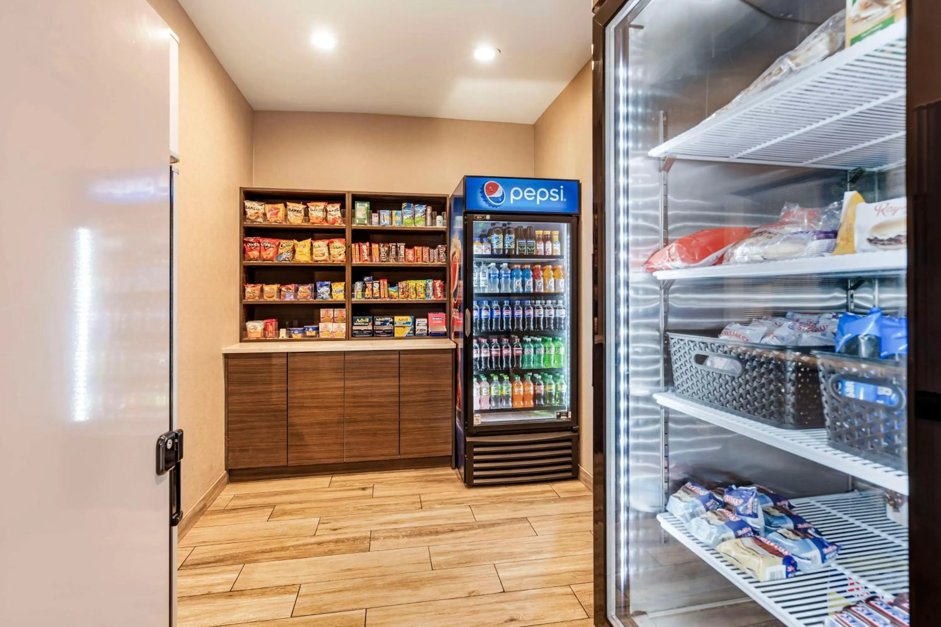 Property building in Best Western Plus Bourbonnais Hotel & Suites