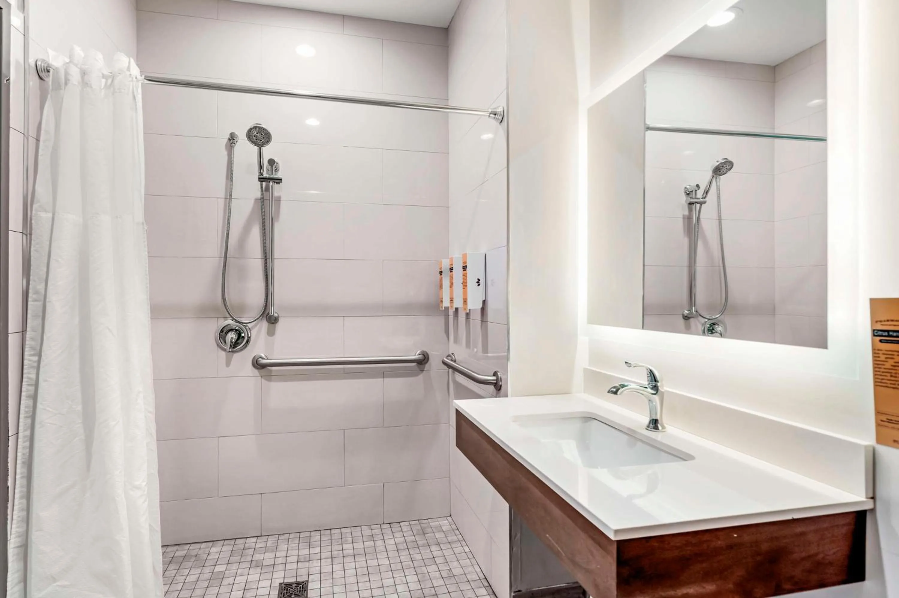 Bathroom in Best Western Plus Bourbonnais Hotel & Suites