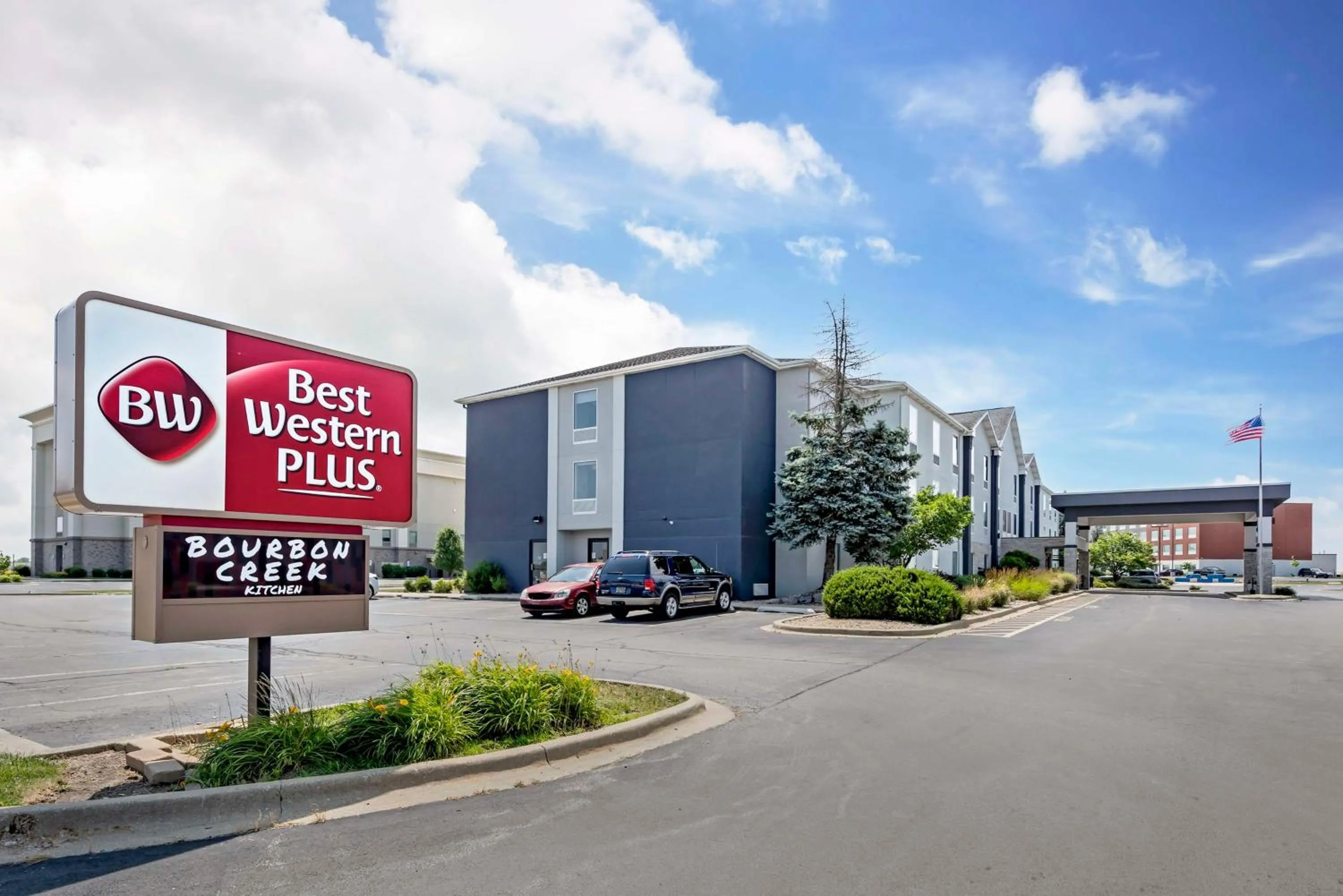 Property building in Best Western Plus Bourbonnais Hotel & Suites