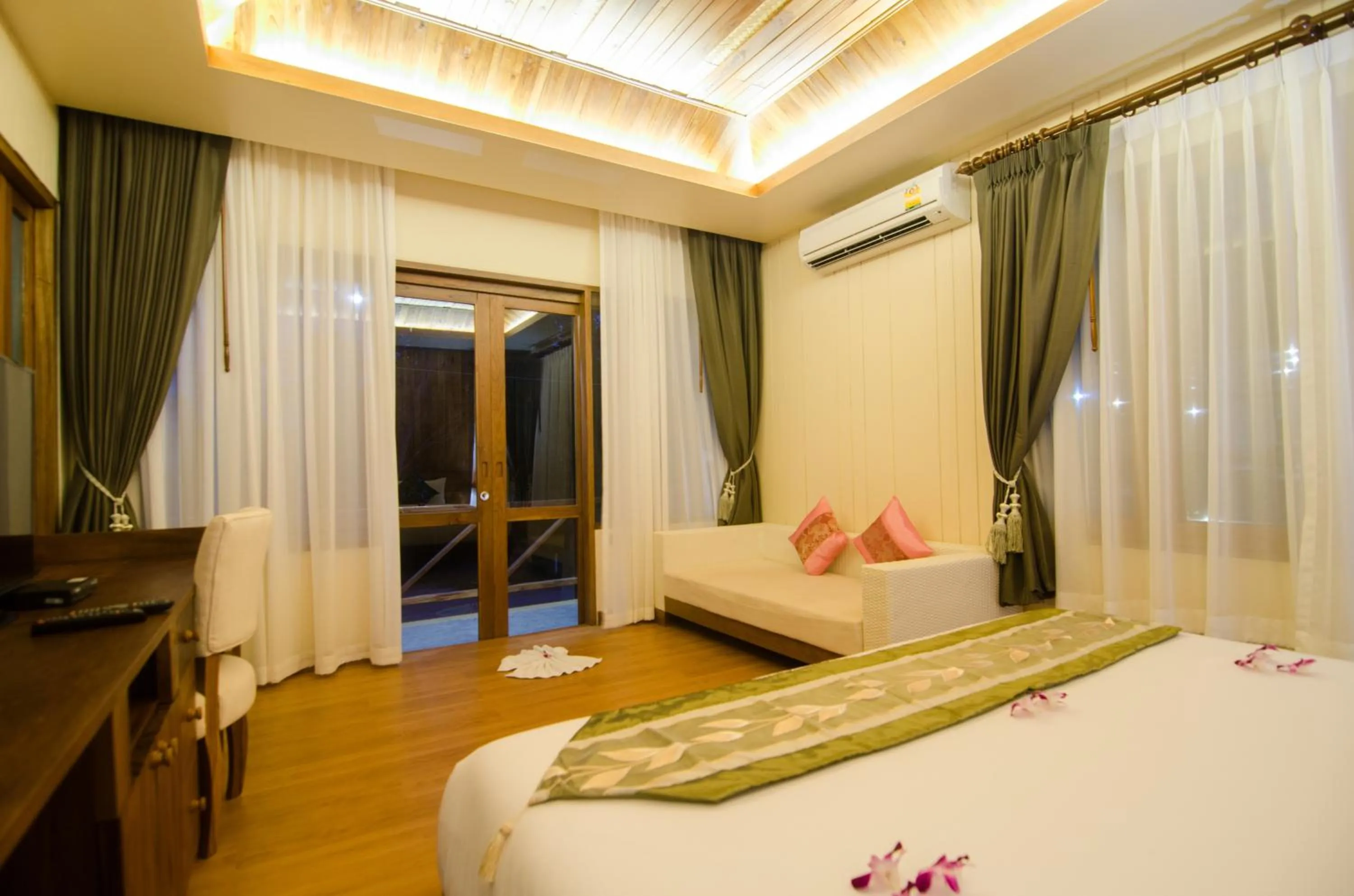 Living room, Bed in Koh Yao Yai Hillside Resort