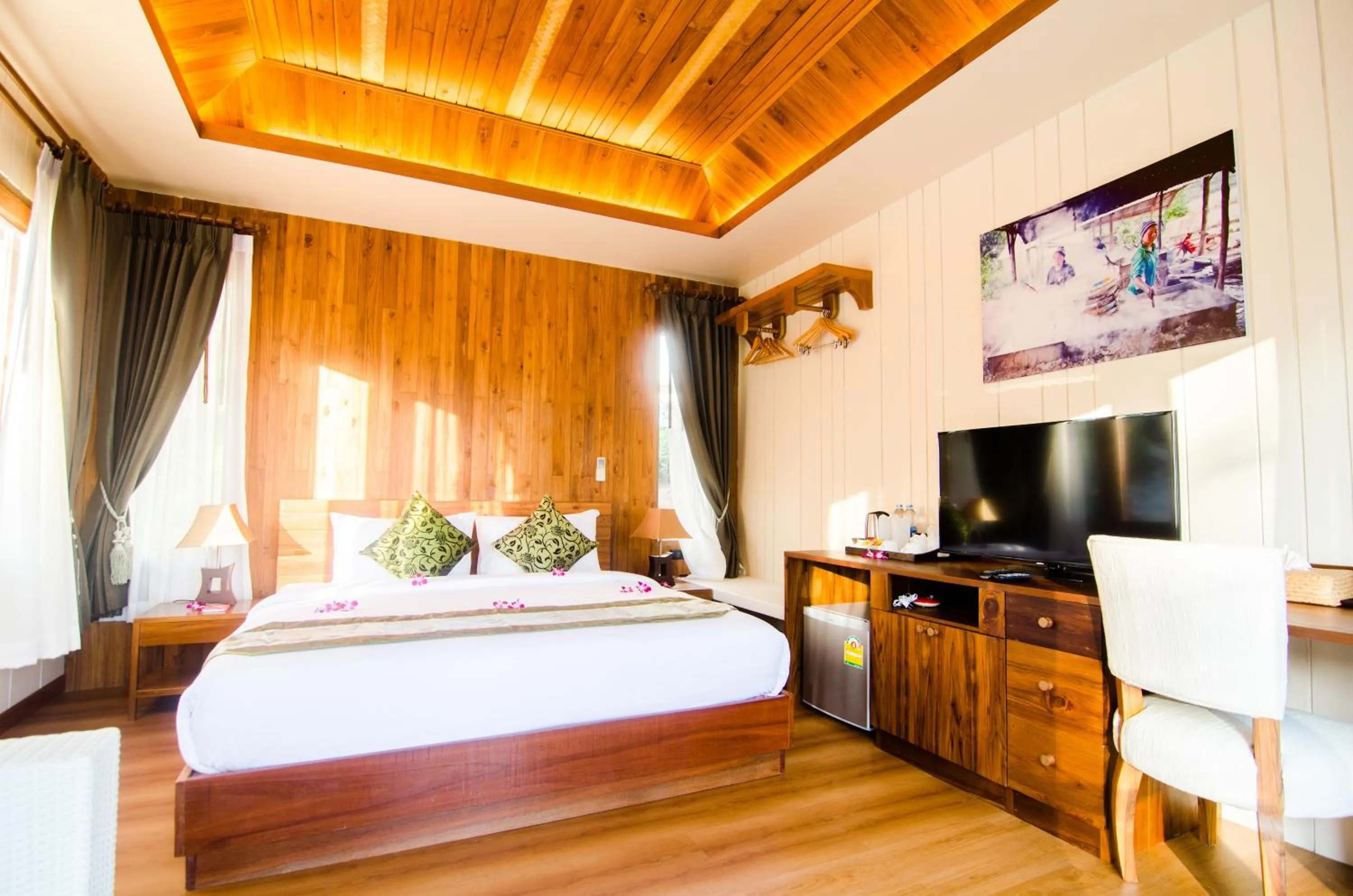 TV and multimedia, Bed in Koh Yao Yai Hillside Resort