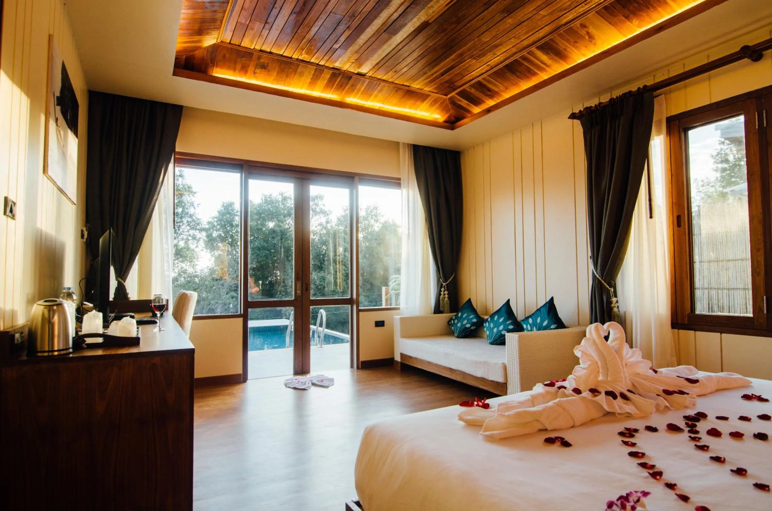 Living room, Bed in Koh Yao Yai Hillside Resort