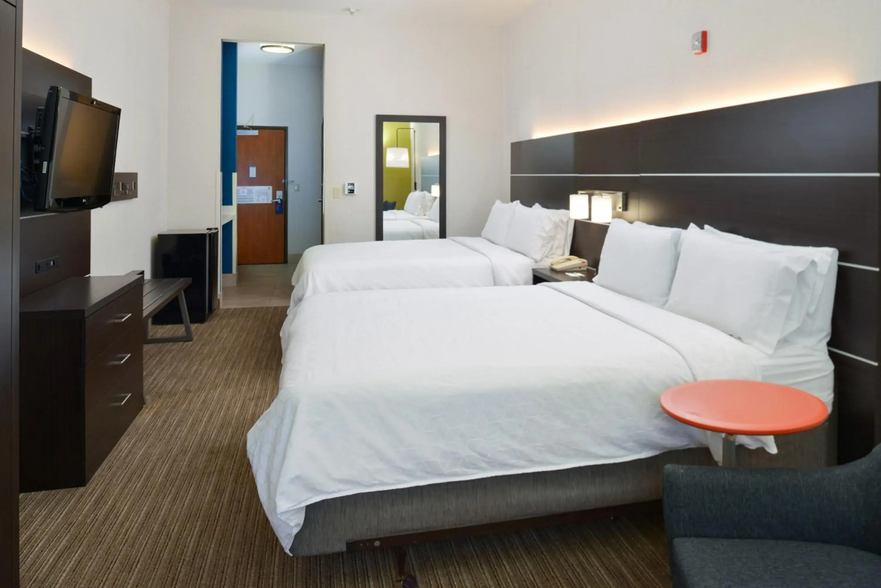 Bed in Holiday Inn Express Madera by IHG Bed in Holiday Inn Express Madera by IHG