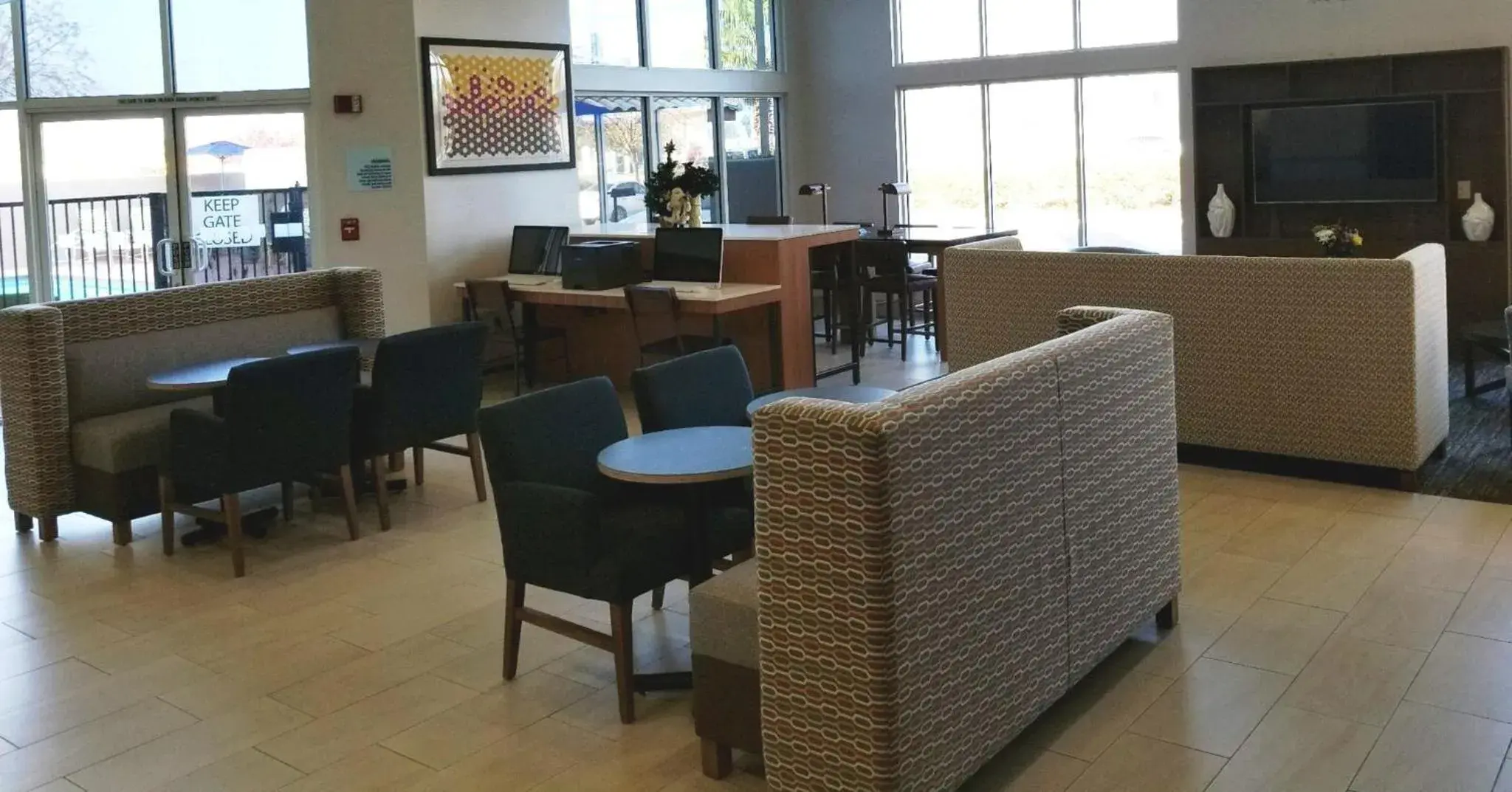 Property building in Holiday Inn Express Madera by IHG Property building in Holiday Inn Express Madera by IHG