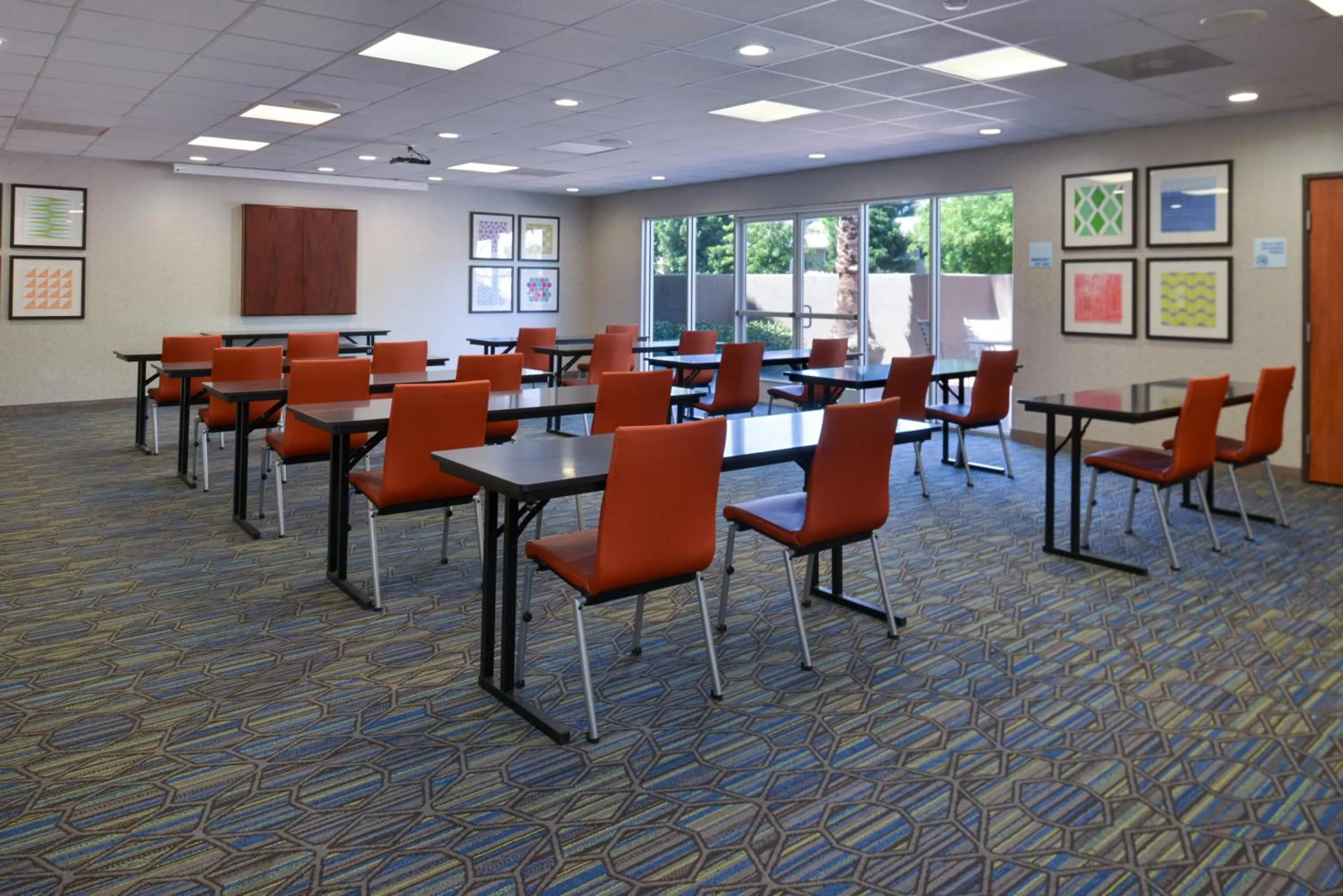 Meeting/conference room in Holiday Inn Express Madera by IHG