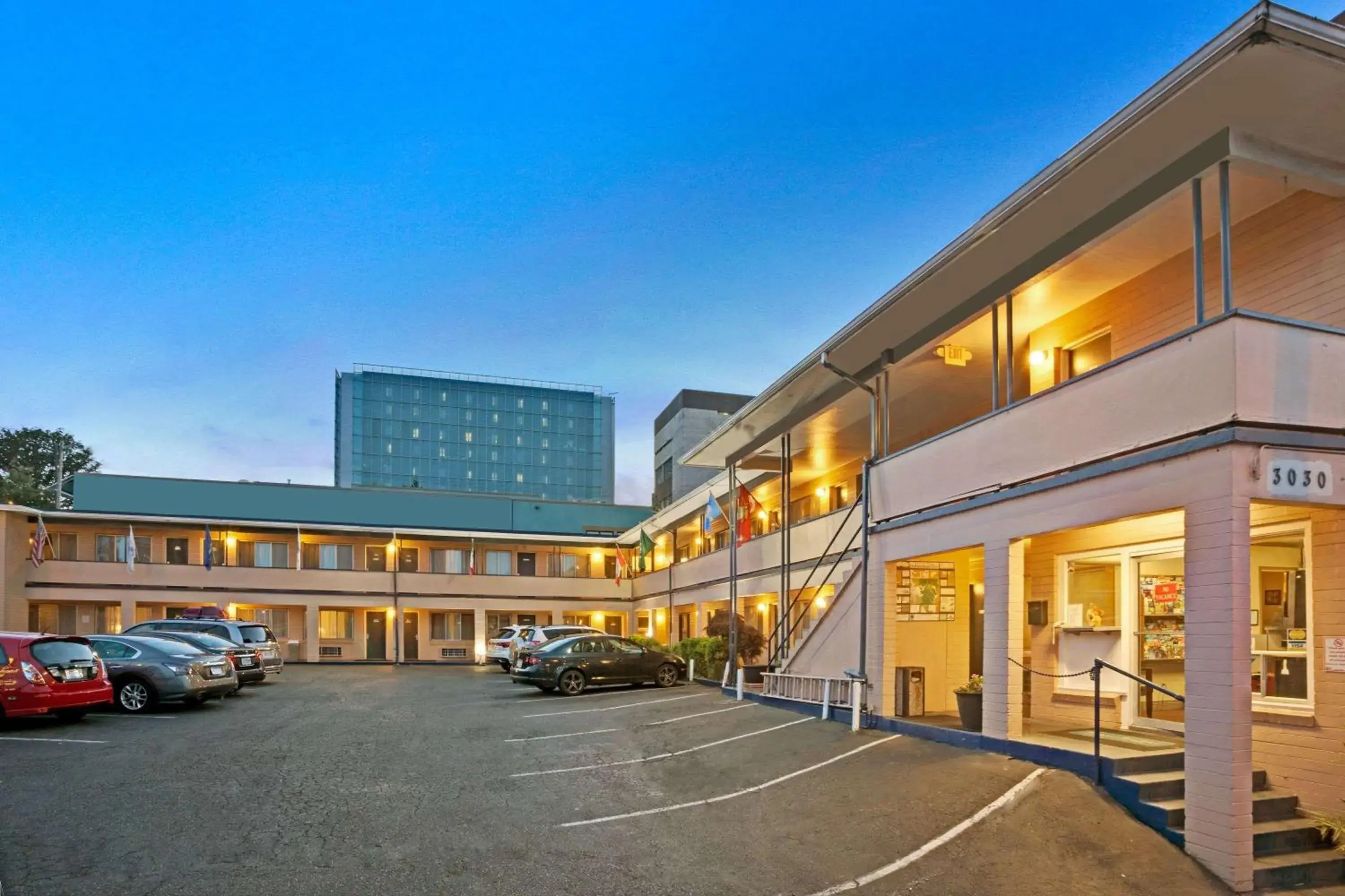 Property building in Travelodge by Wyndham Everett City Center Property building in Travelodge by Wyndham Everett City Center