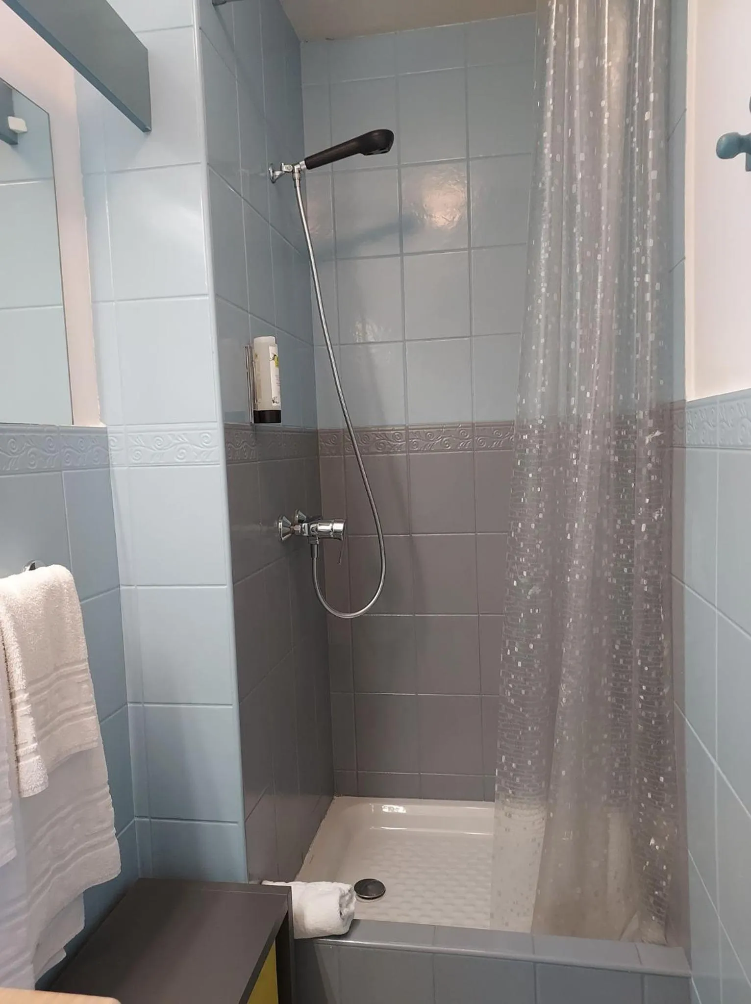 Shower in L'Auberg'ine - Maison Glenn Anna